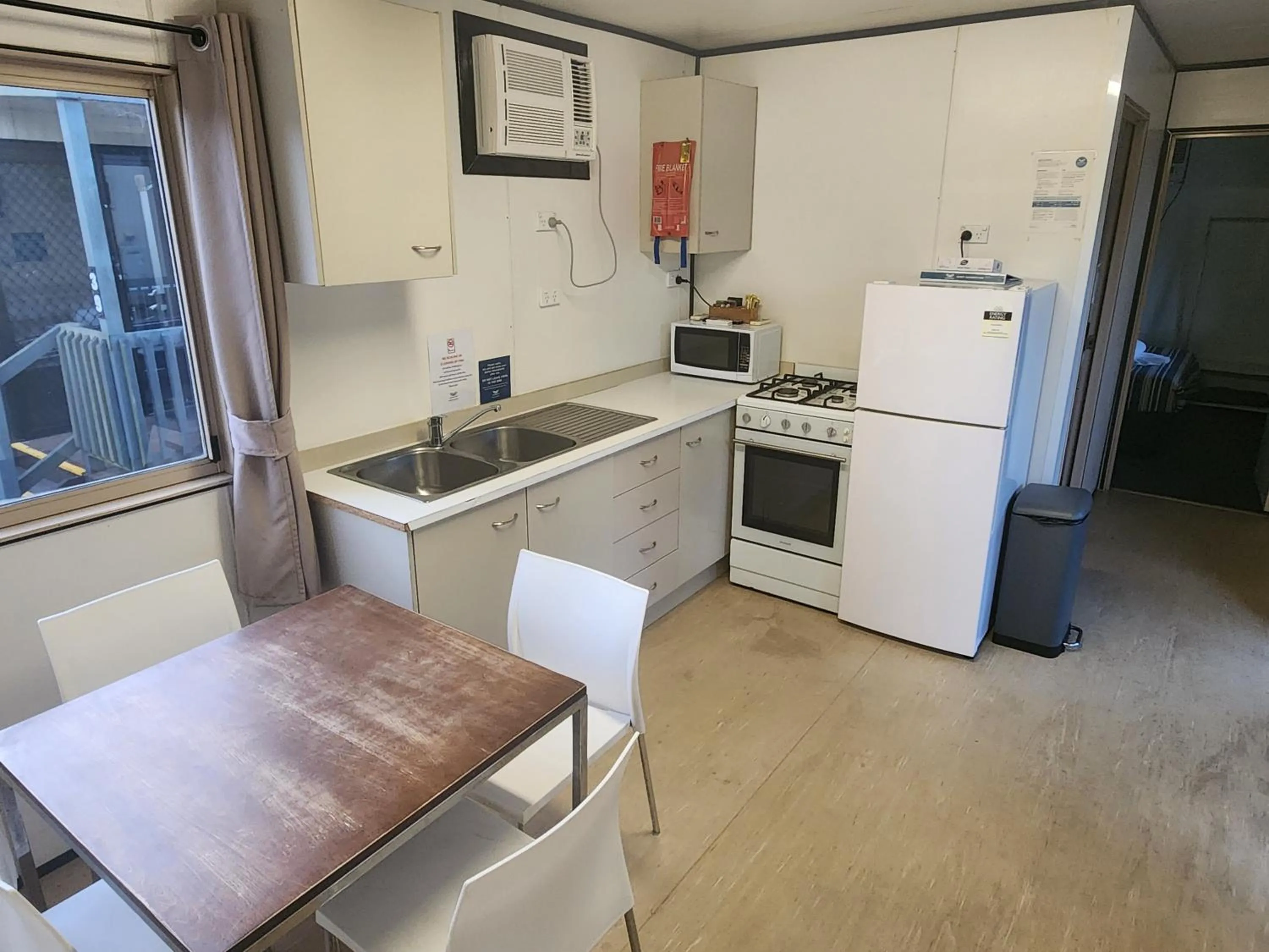 Kitchen or kitchenette in Eden Gateway Holiday Park
