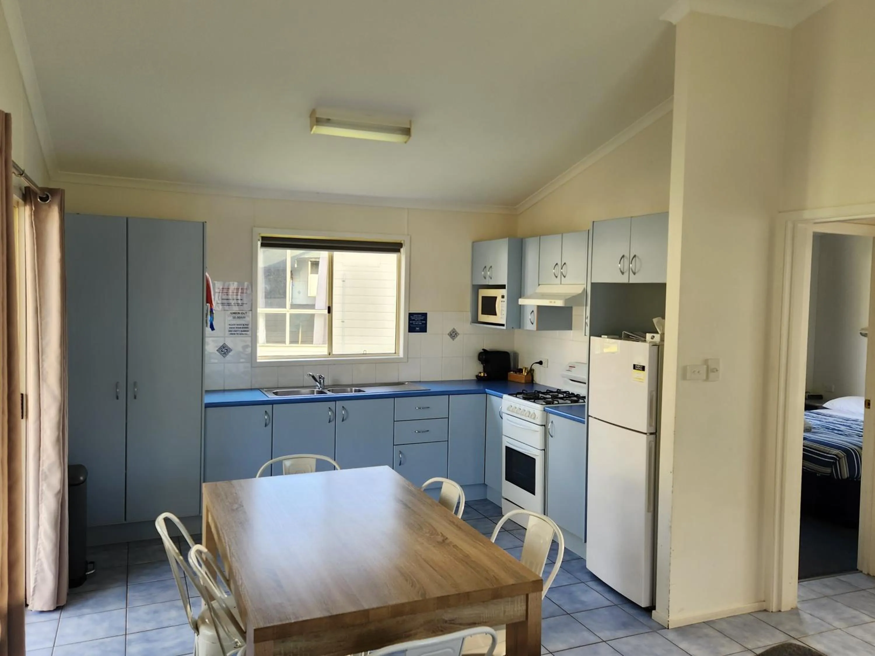 Kitchen or kitchenette in Eden Gateway Holiday Park