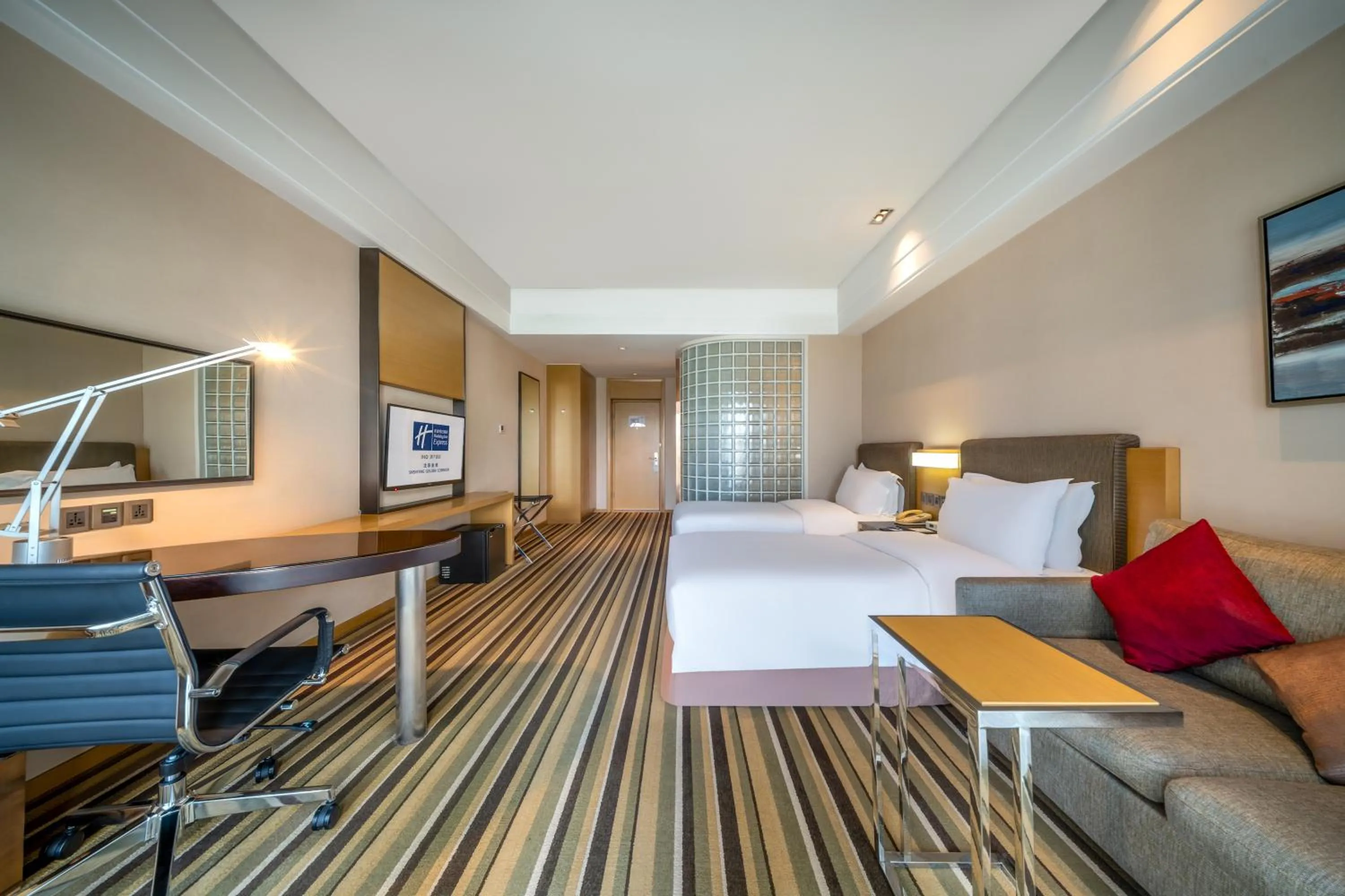 Photo of the whole room, Bed in Holiday Inn Express Shenyang Golden Corridor by IHG