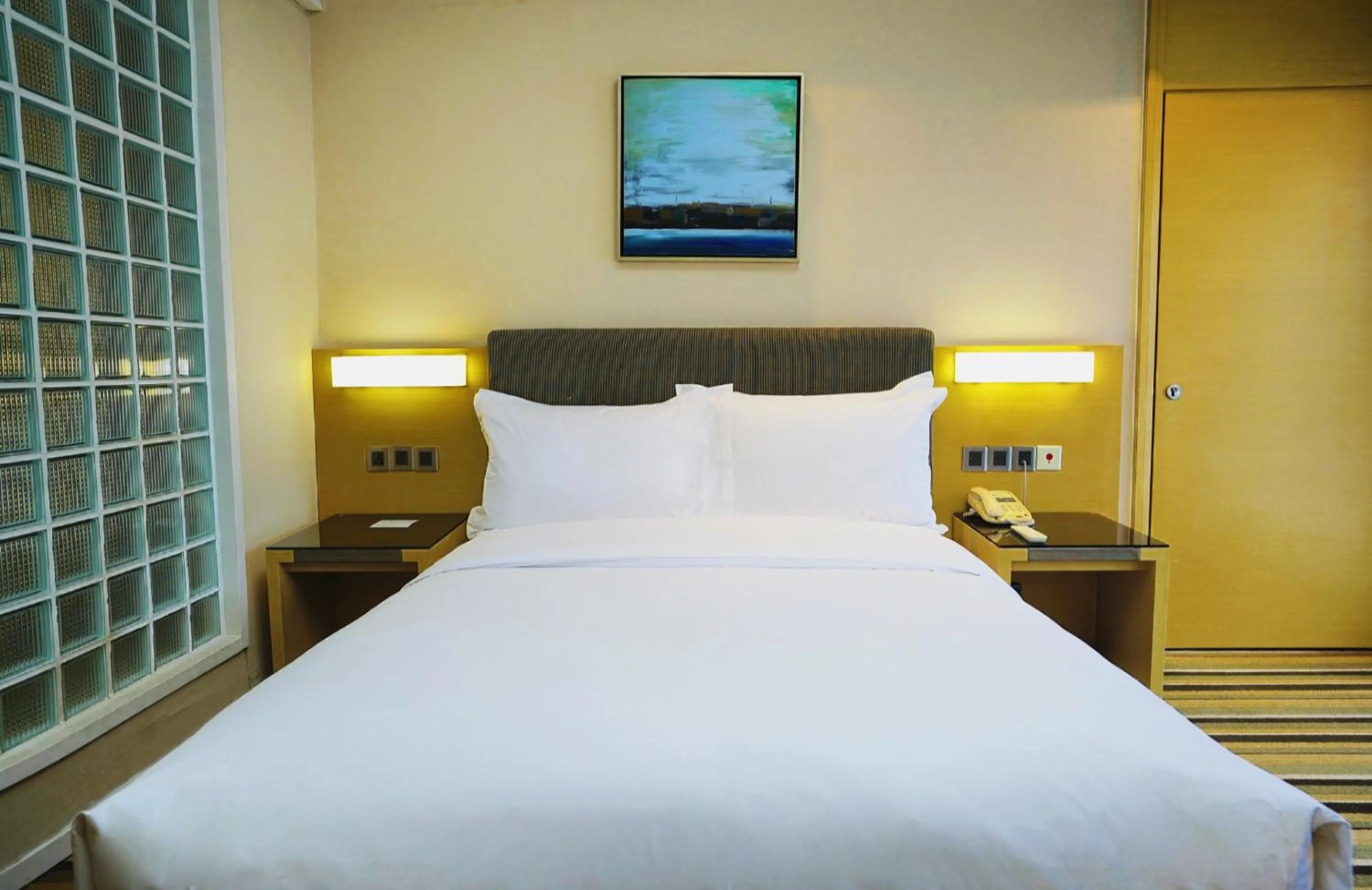 Bed in Holiday Inn Express Shenyang Golden Corridor by IHG