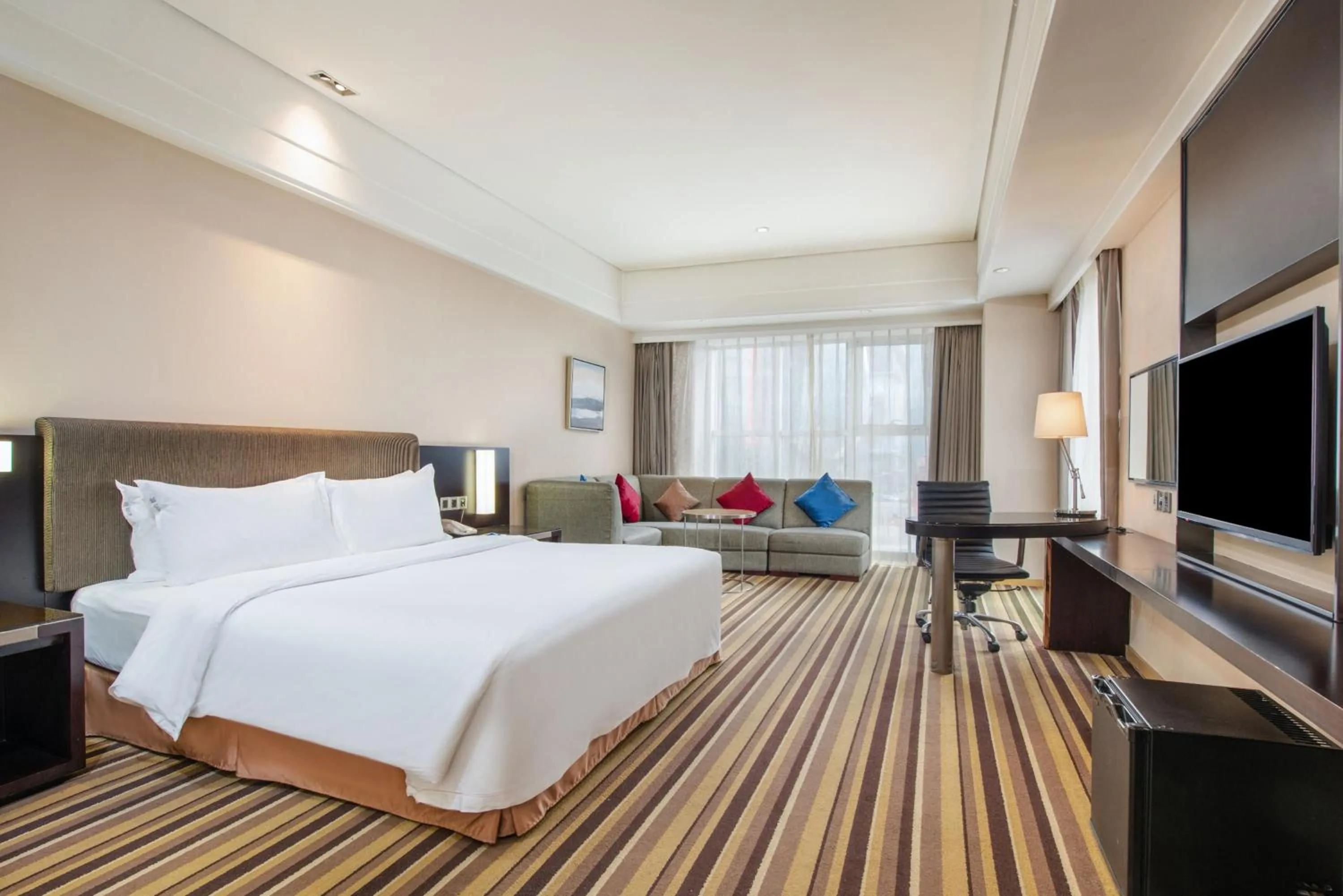 King Suite in Holiday Inn Express Shenyang Golden Corridor by IHG
