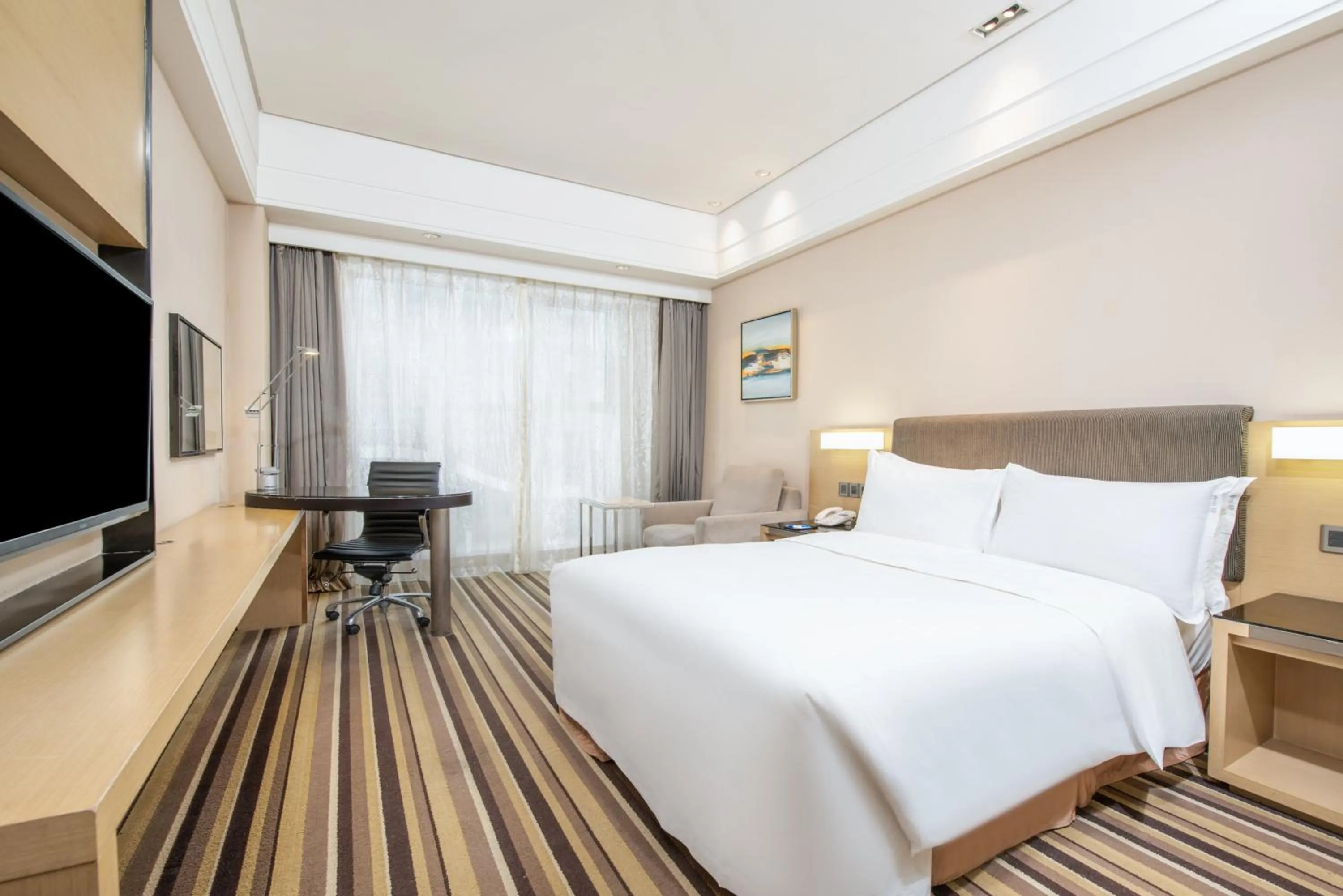 Photo of the whole room, Bed in Holiday Inn Express Shenyang Golden Corridor by IHG