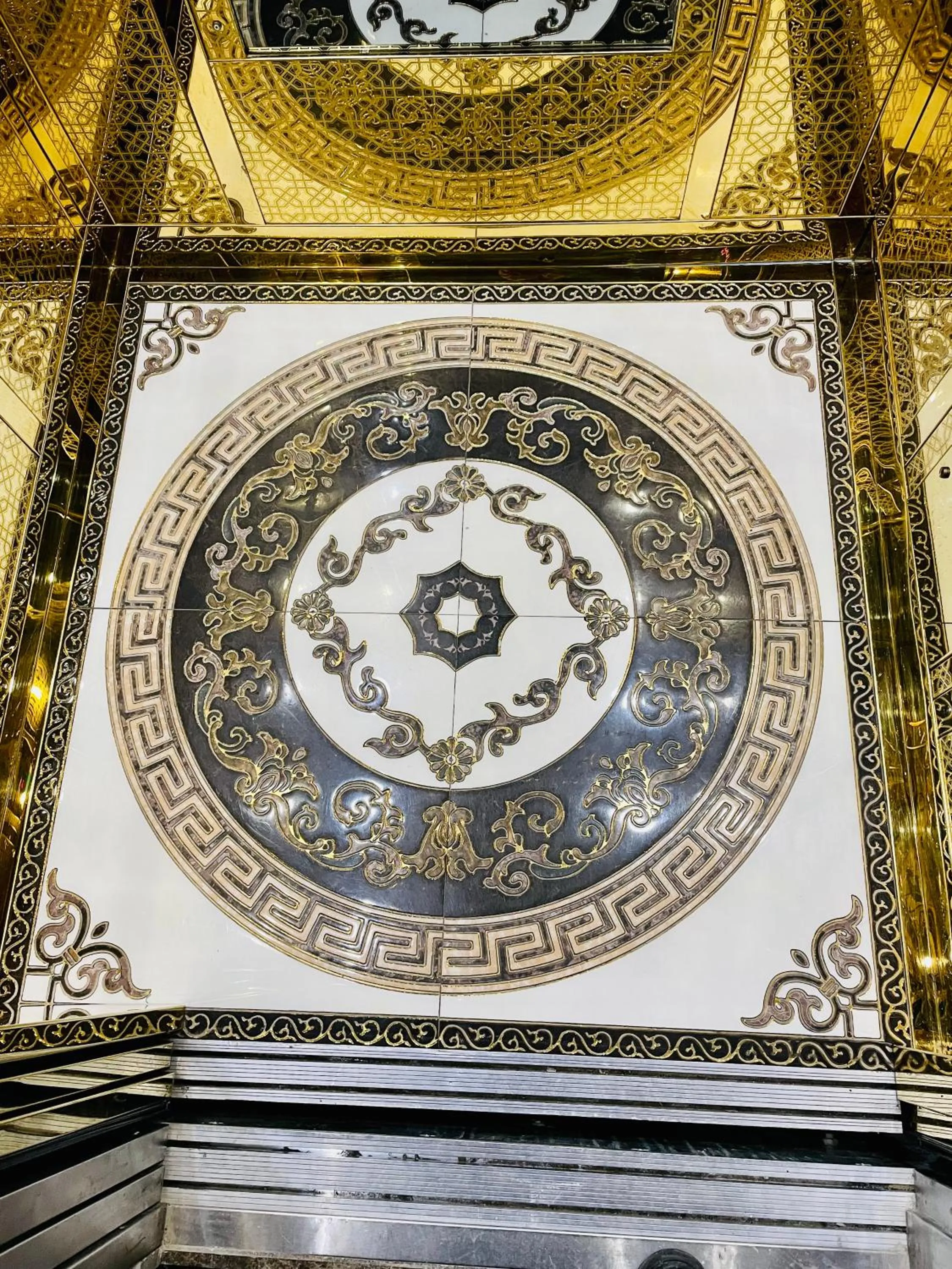 elevator in Crowned Hotel