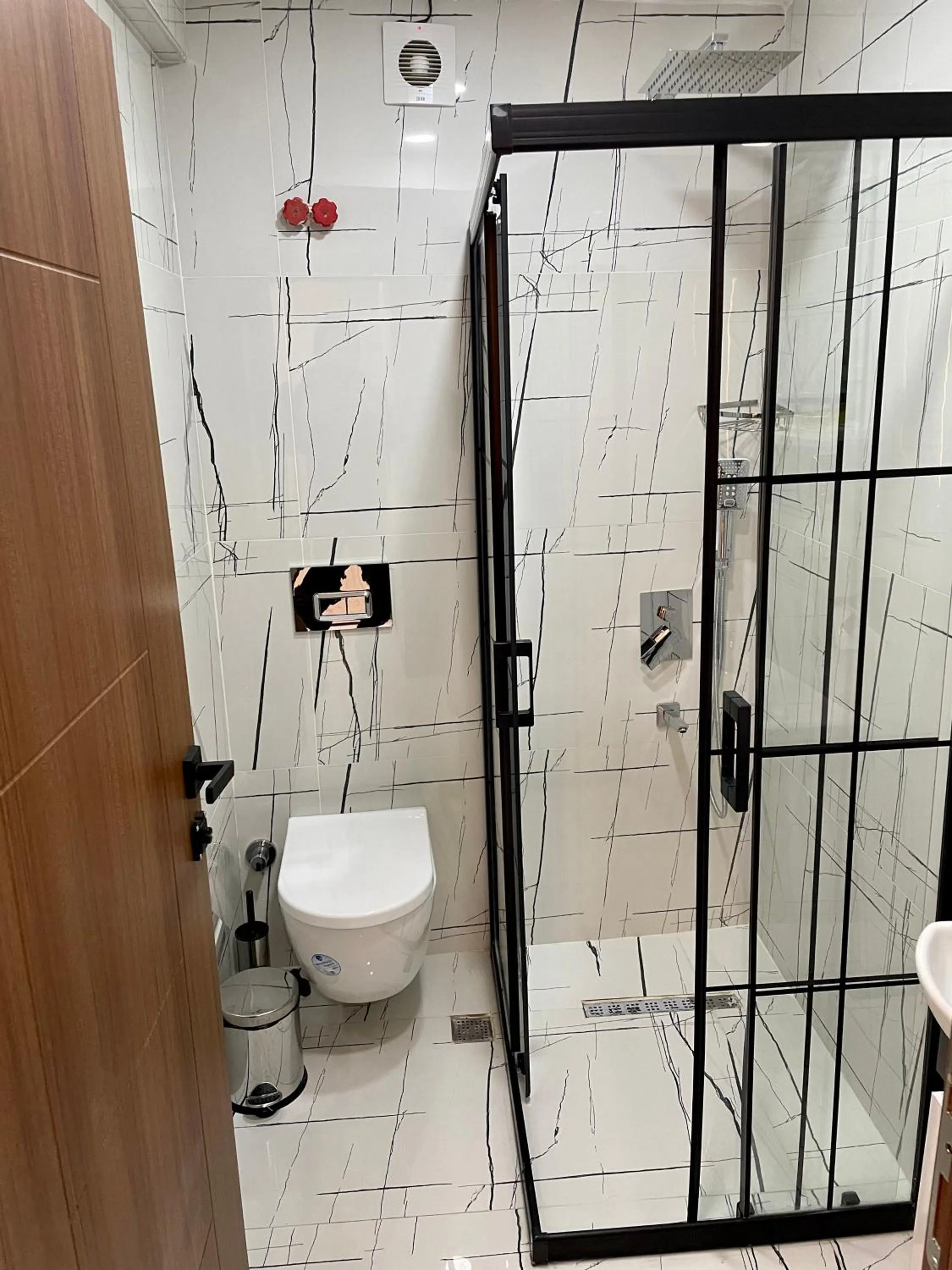 Shower in Crowned Hotel
