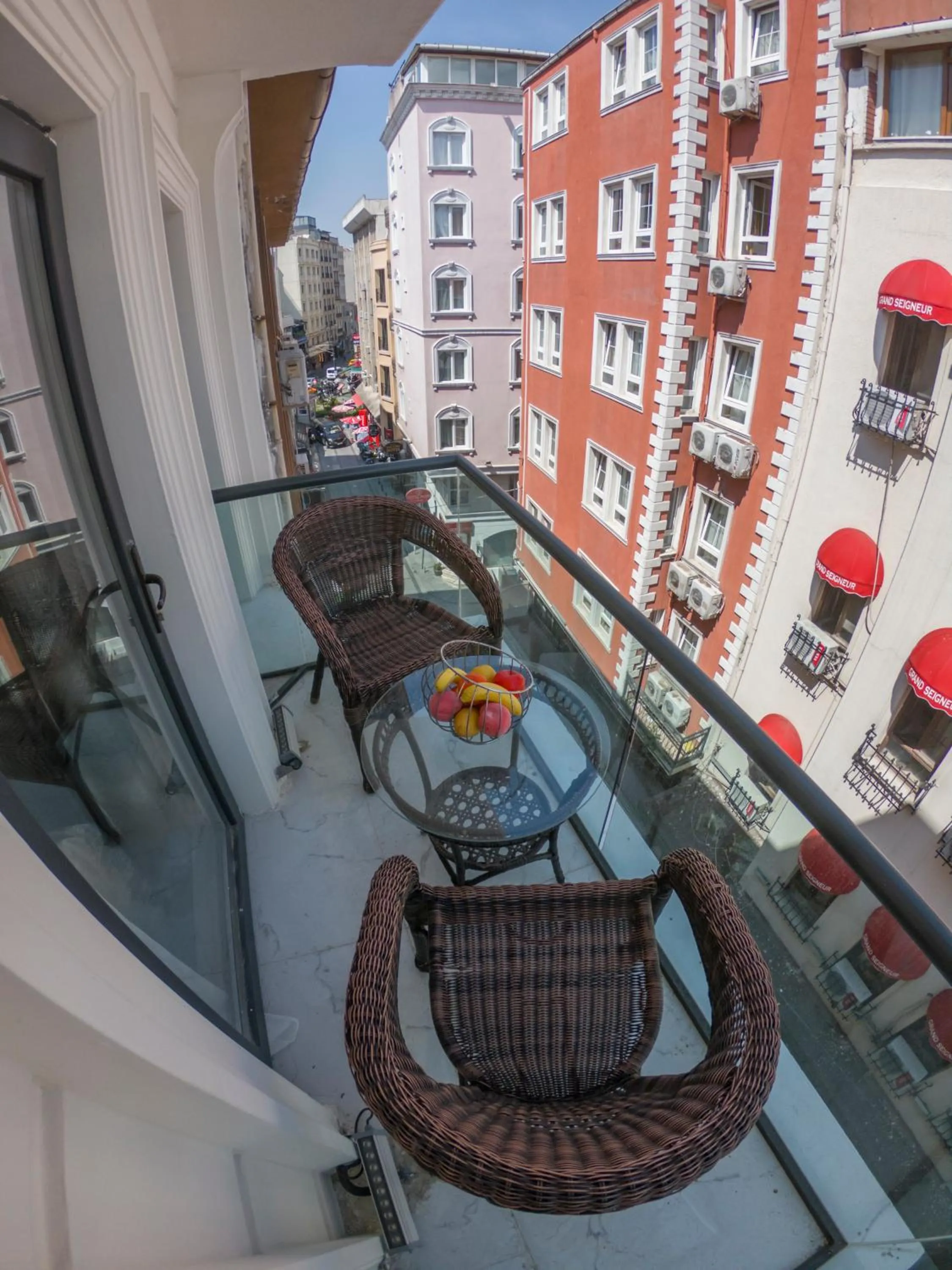 Balcony/Terrace in Crowned Hotel