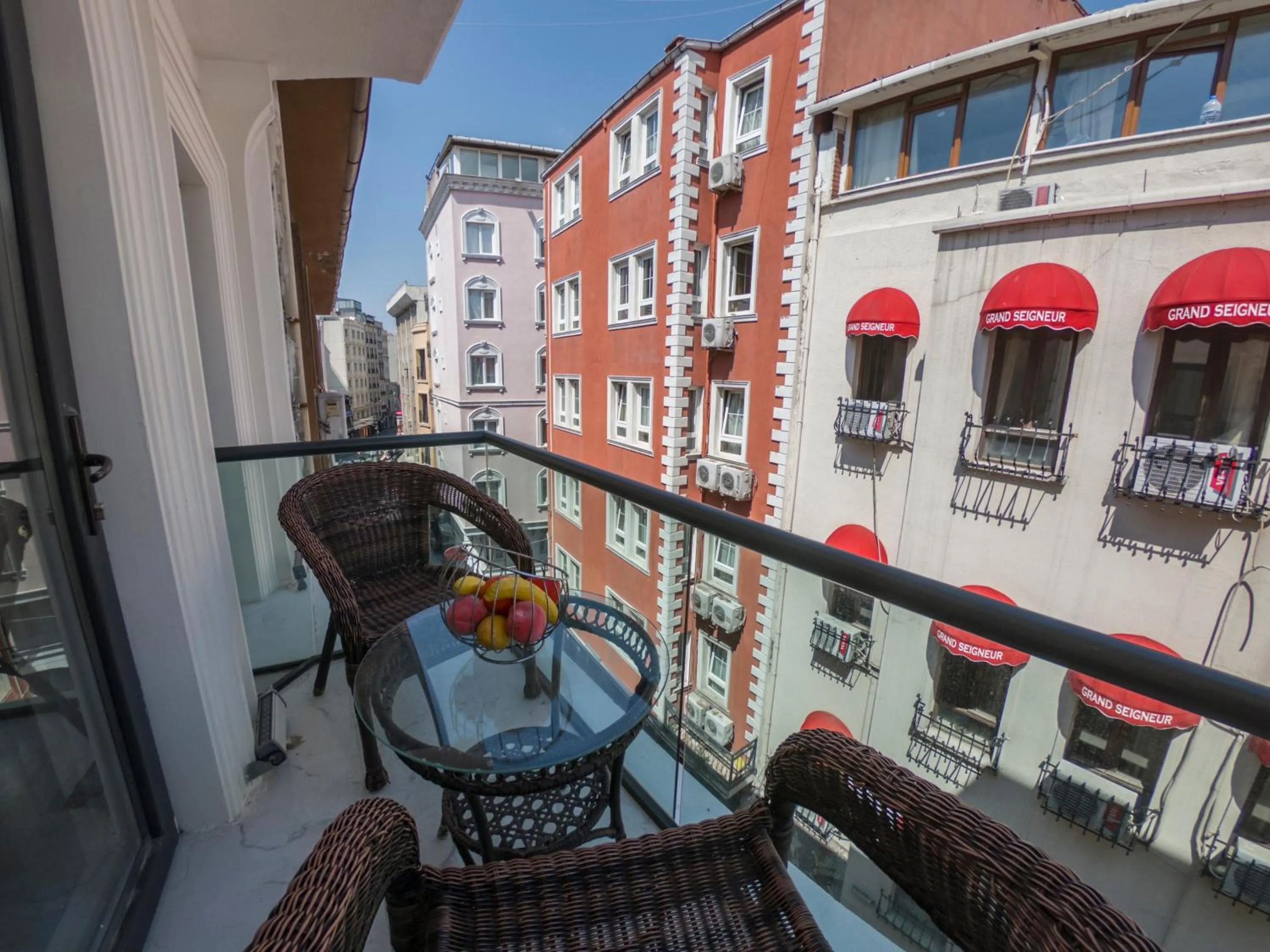 Balcony/Terrace in Crowned Hotel