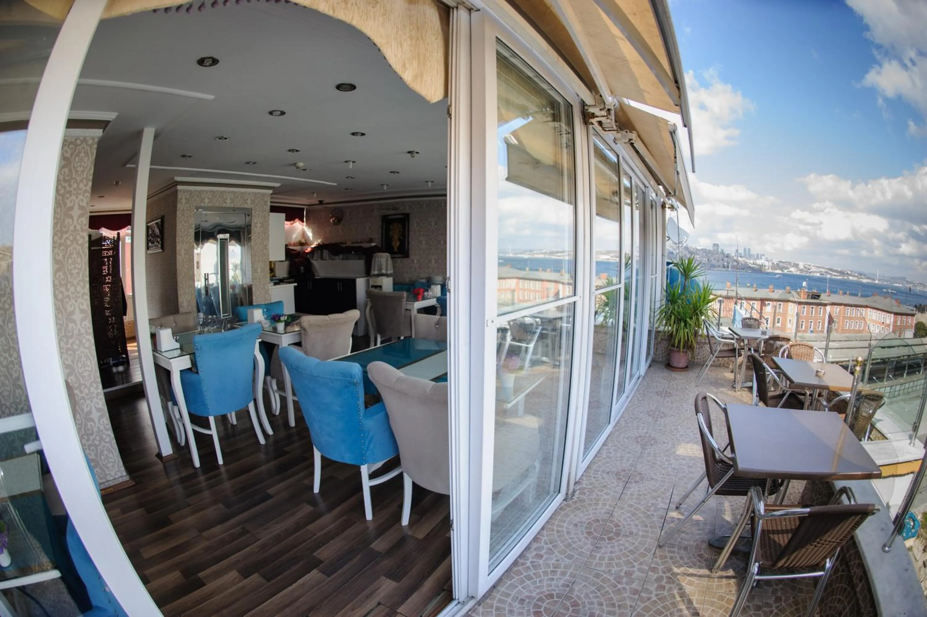 Breakfast in Crowned Hotel