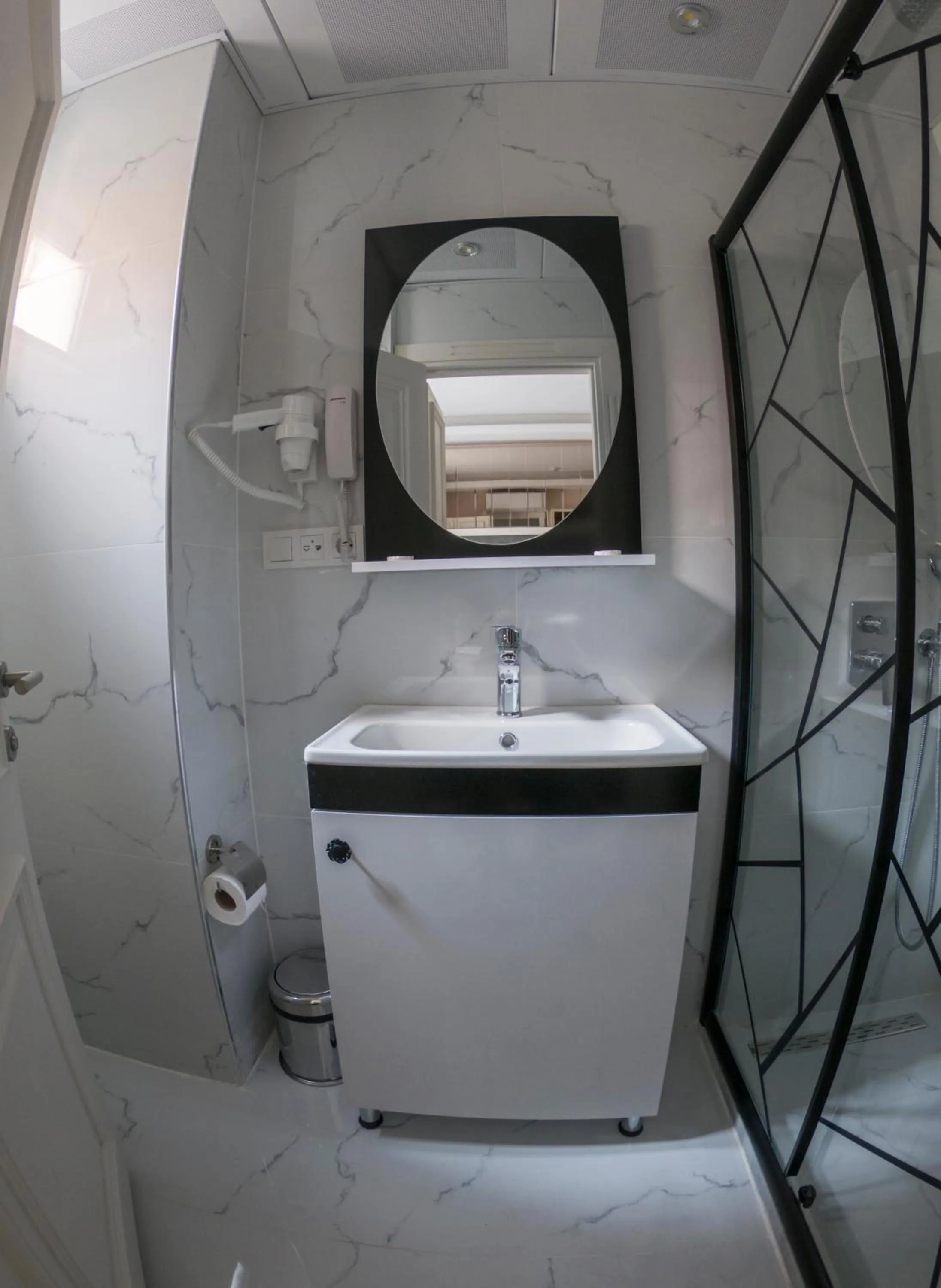 Toilet in Crowned Hotel