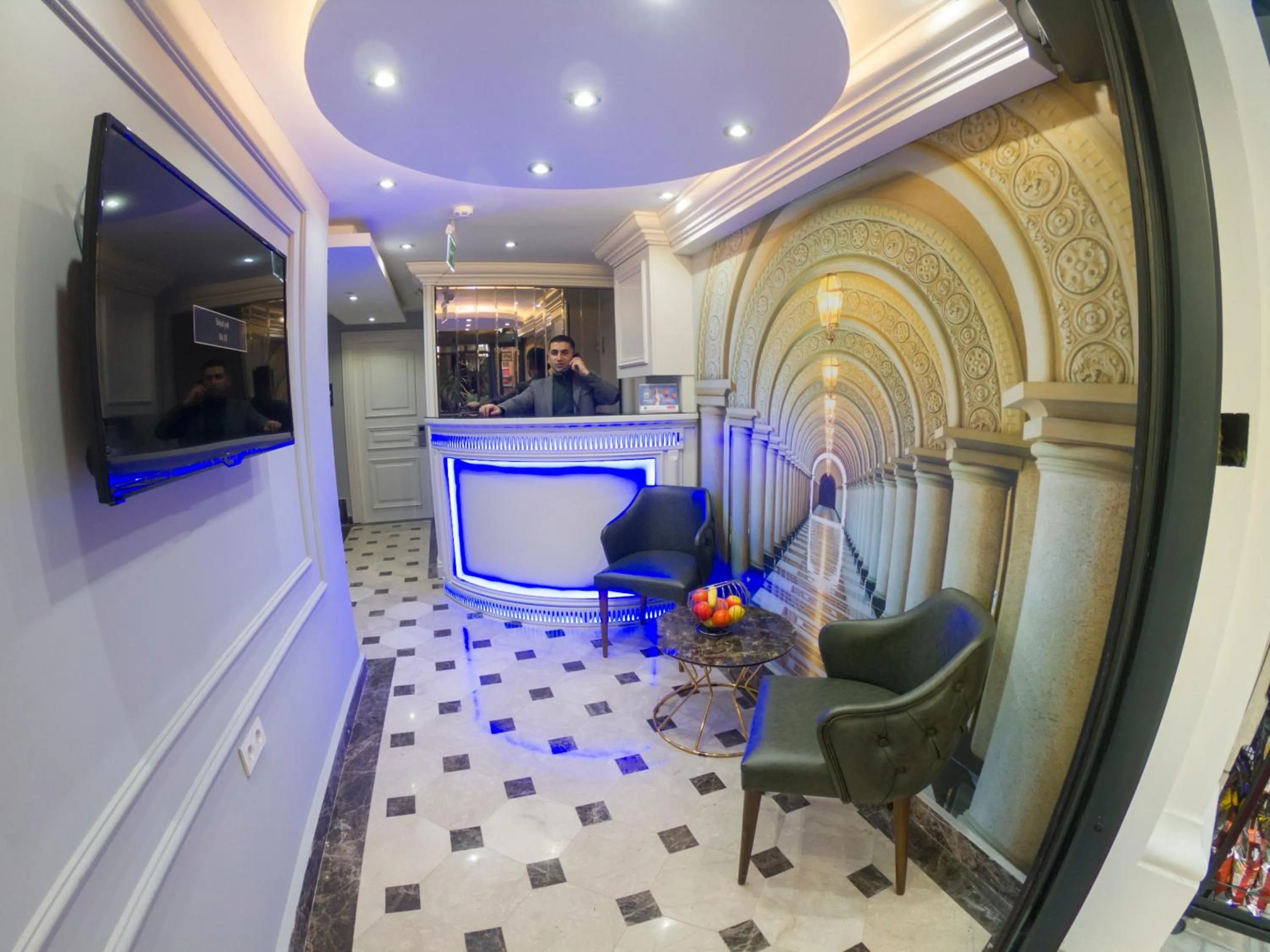 Lobby or reception in Crowned Hotel