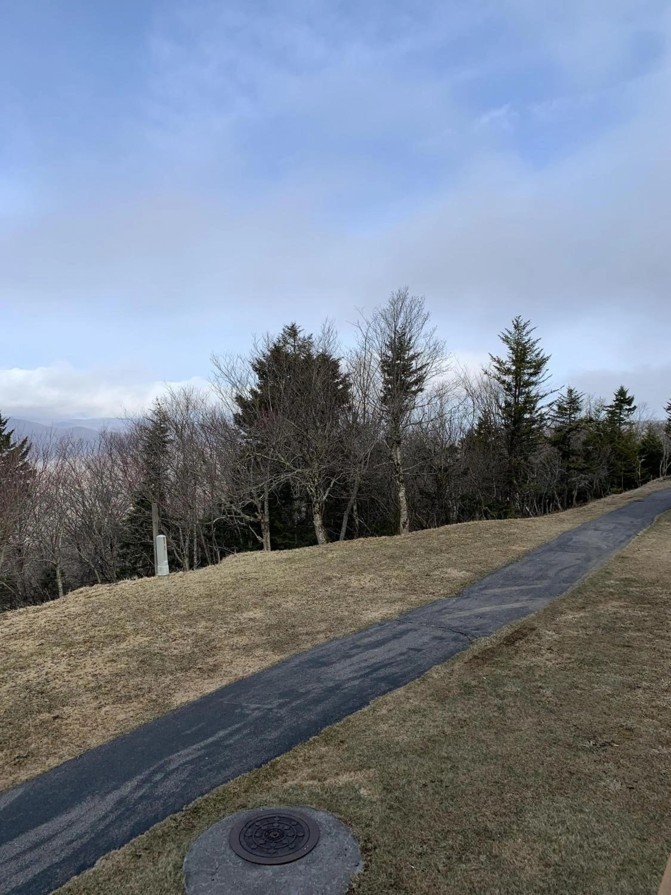 Property building in Sunsets at Summit 108b, free WI-FI, parking and AC