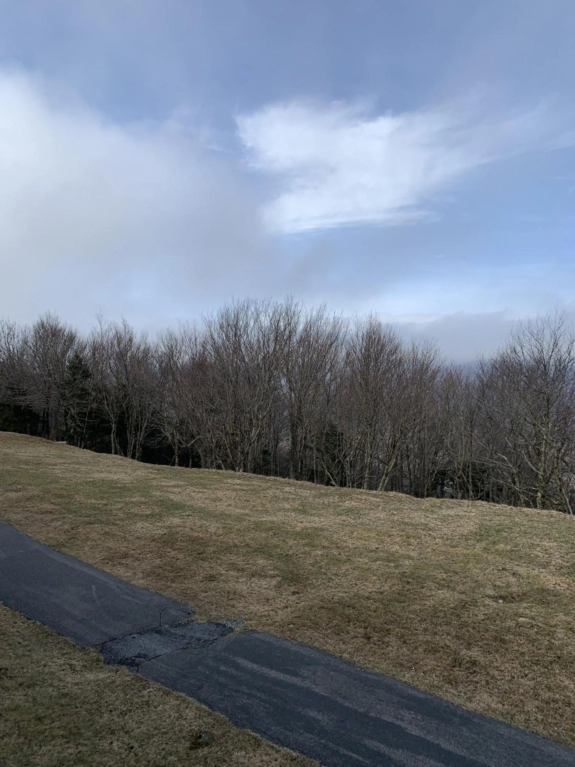 Property building in Sunsets at Summit 108b, free WI-FI, parking and AC