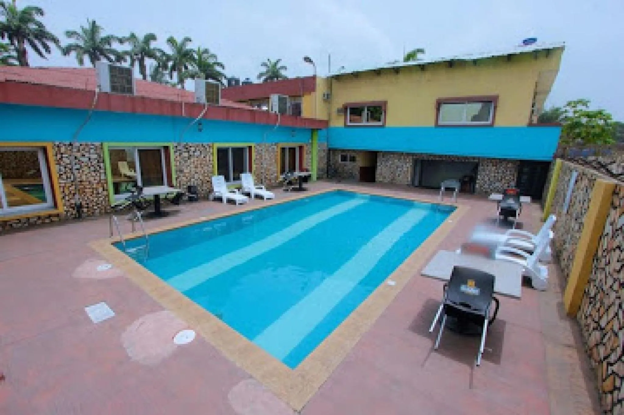 Swimming pool in Carliza Hotel - Standard