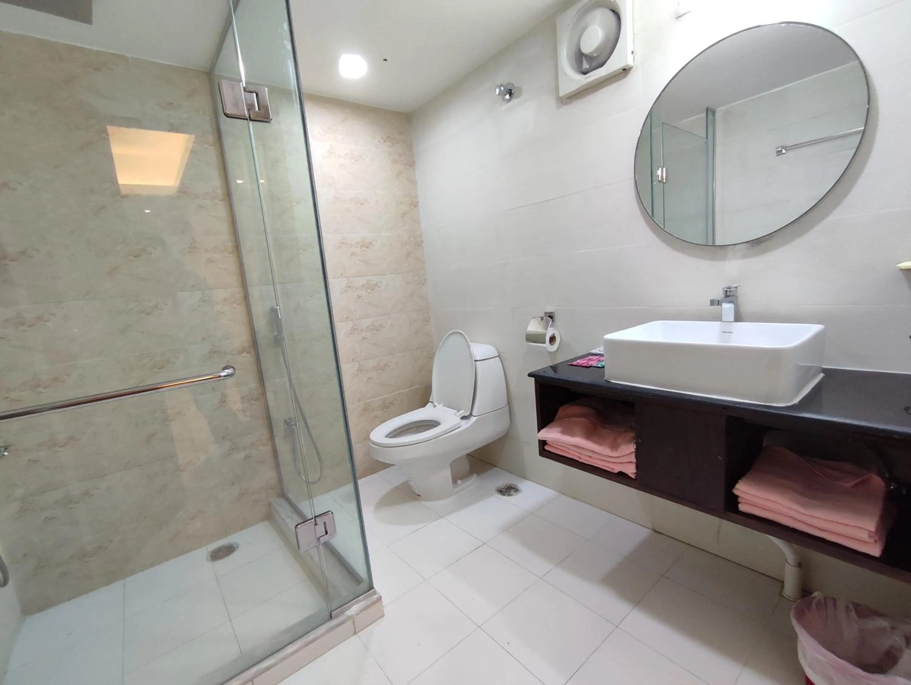 Toilet in Hotel Holy Gate