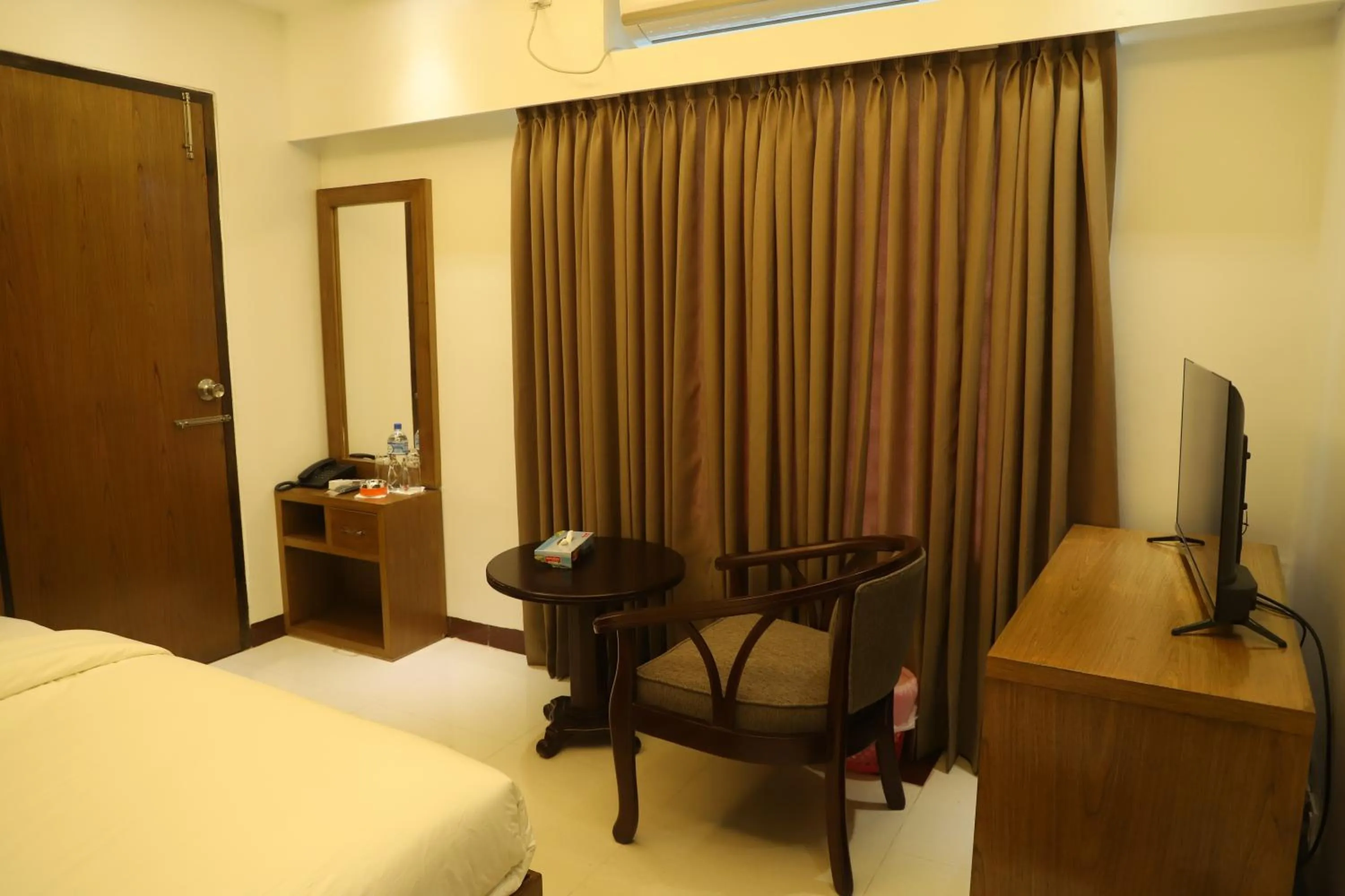 Bedroom, Bed in Hotel Holy Gate