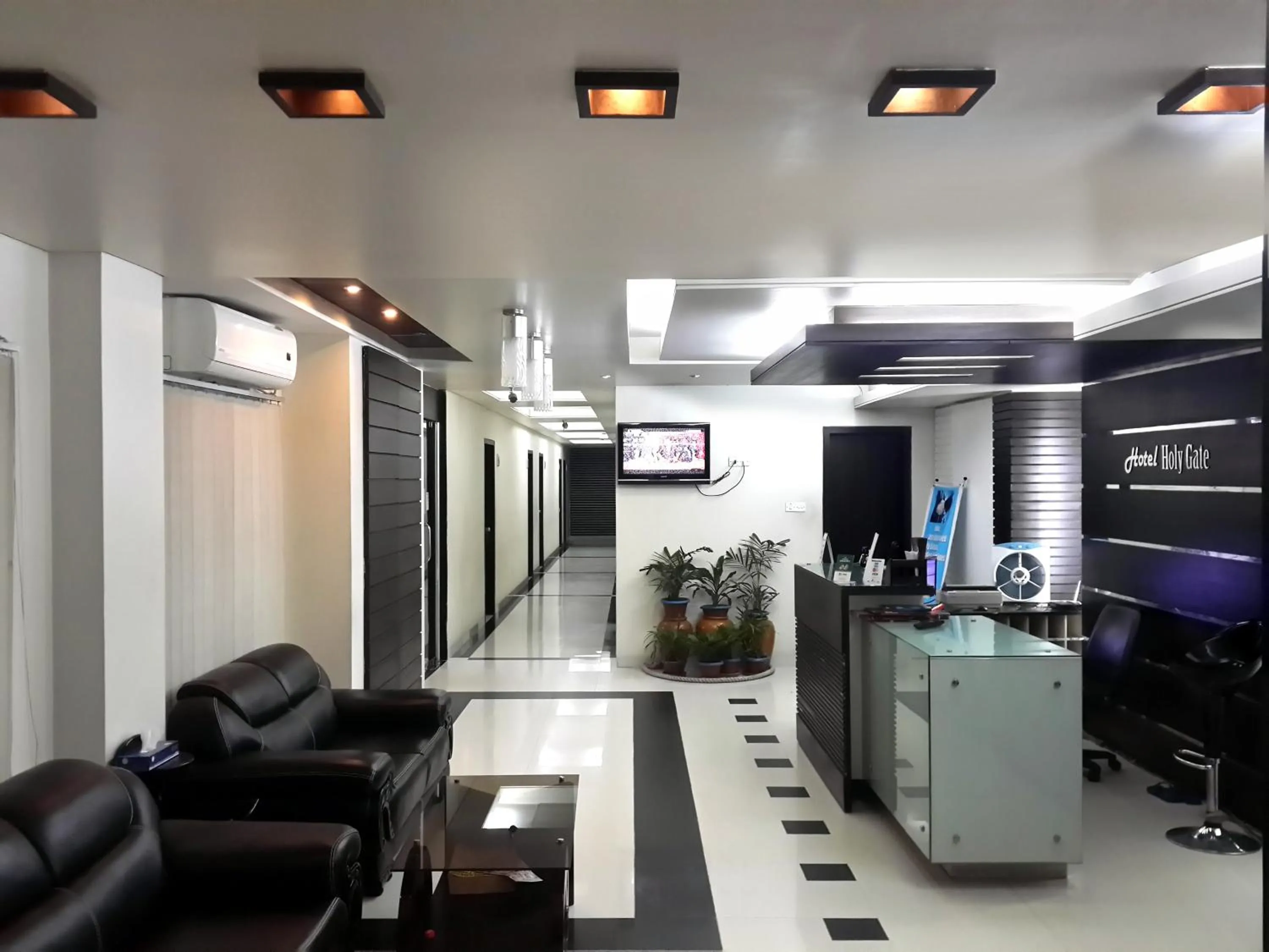 Lobby or reception in Hotel Holy Gate