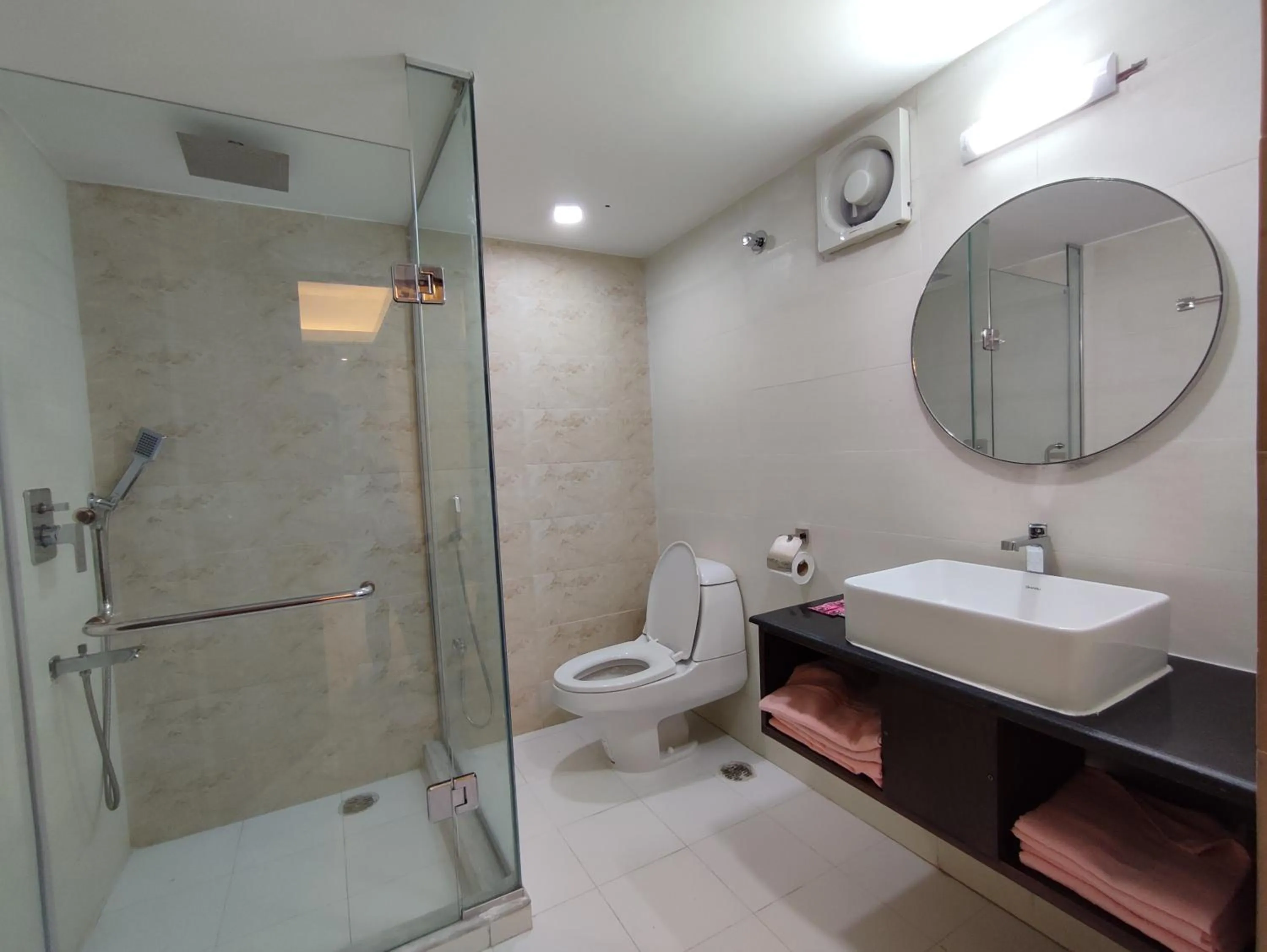 Toilet in Hotel Holy Gate