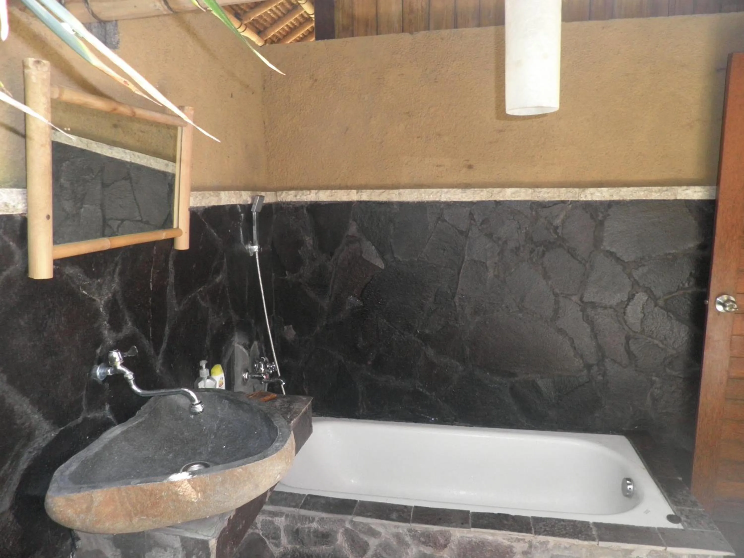 Shower in Jepun Didulu Cottages