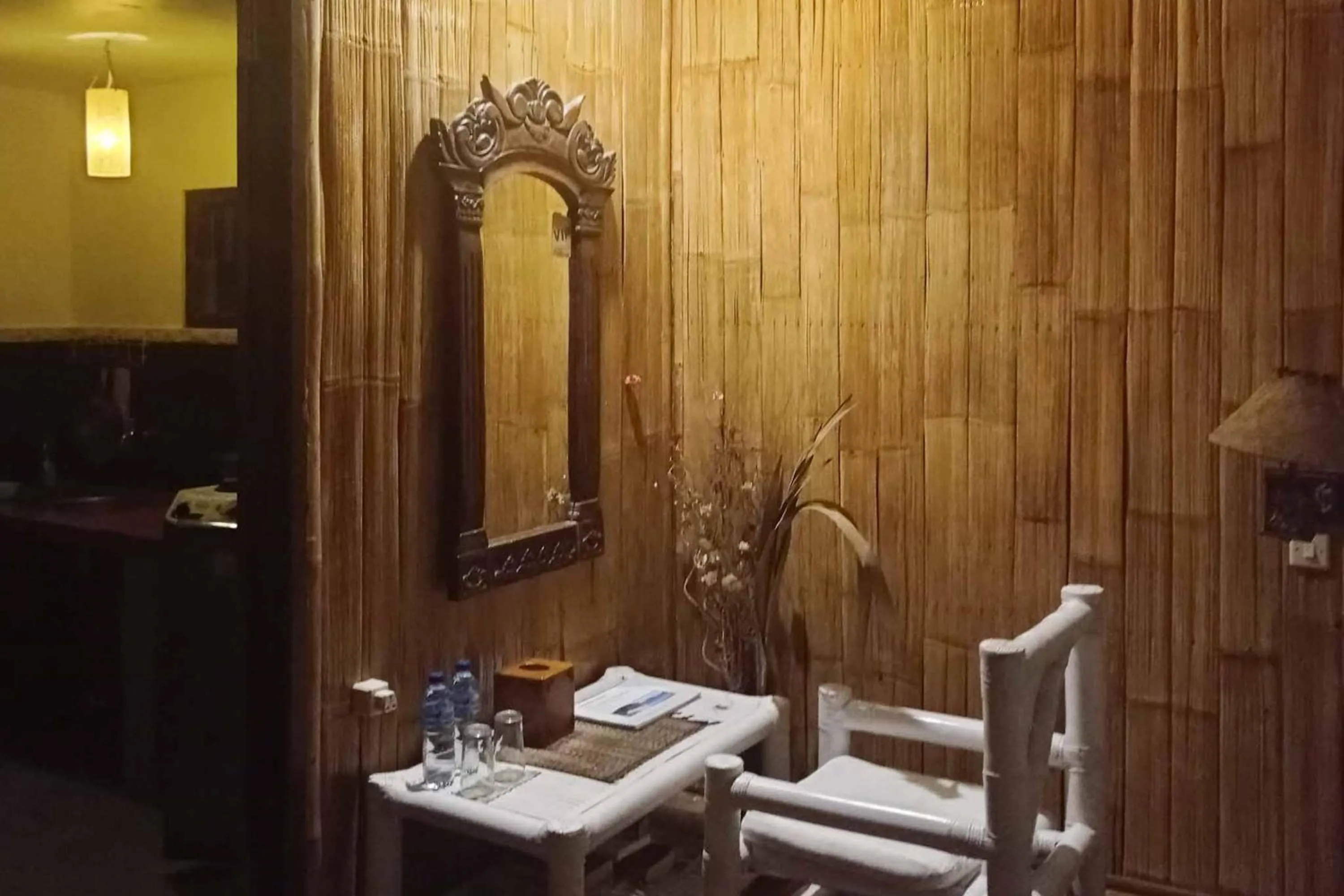 trouser press in Jepun Didulu Cottages