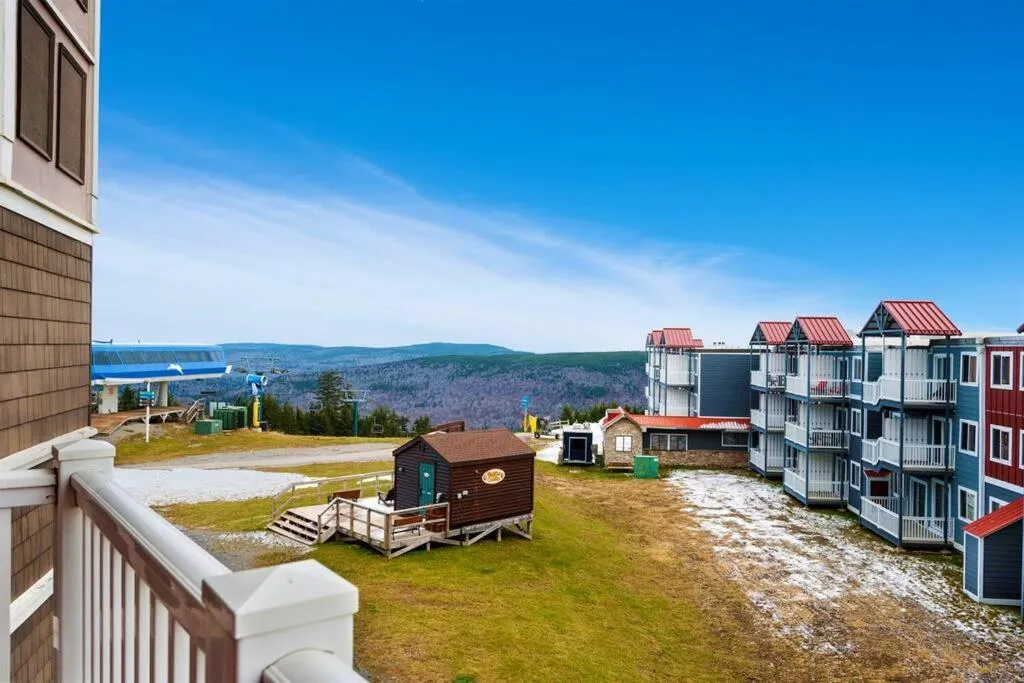 Allegheny Spring 326, ski in out, Pool HotTub