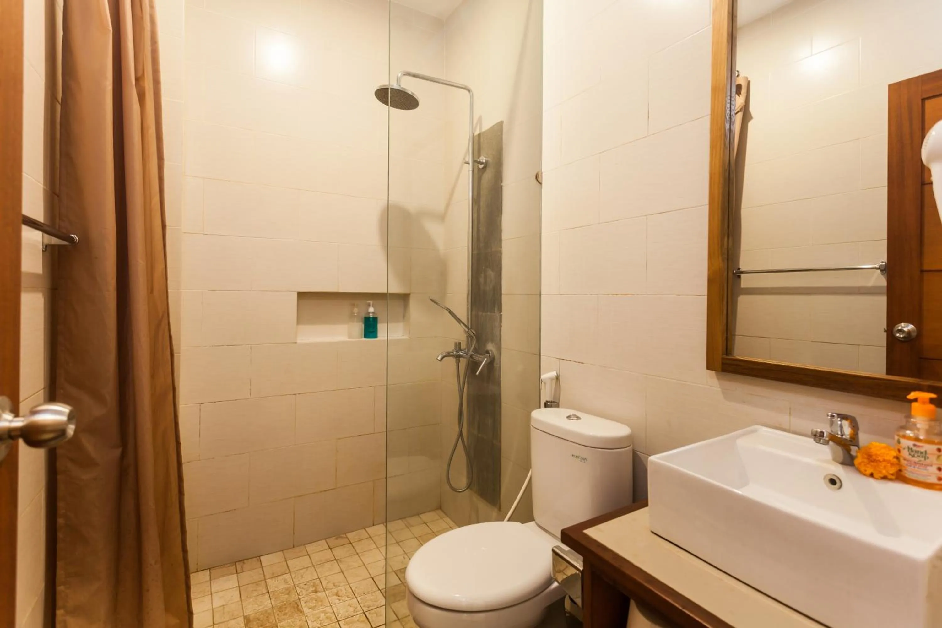 Shower in Naksa Homestay Sanur