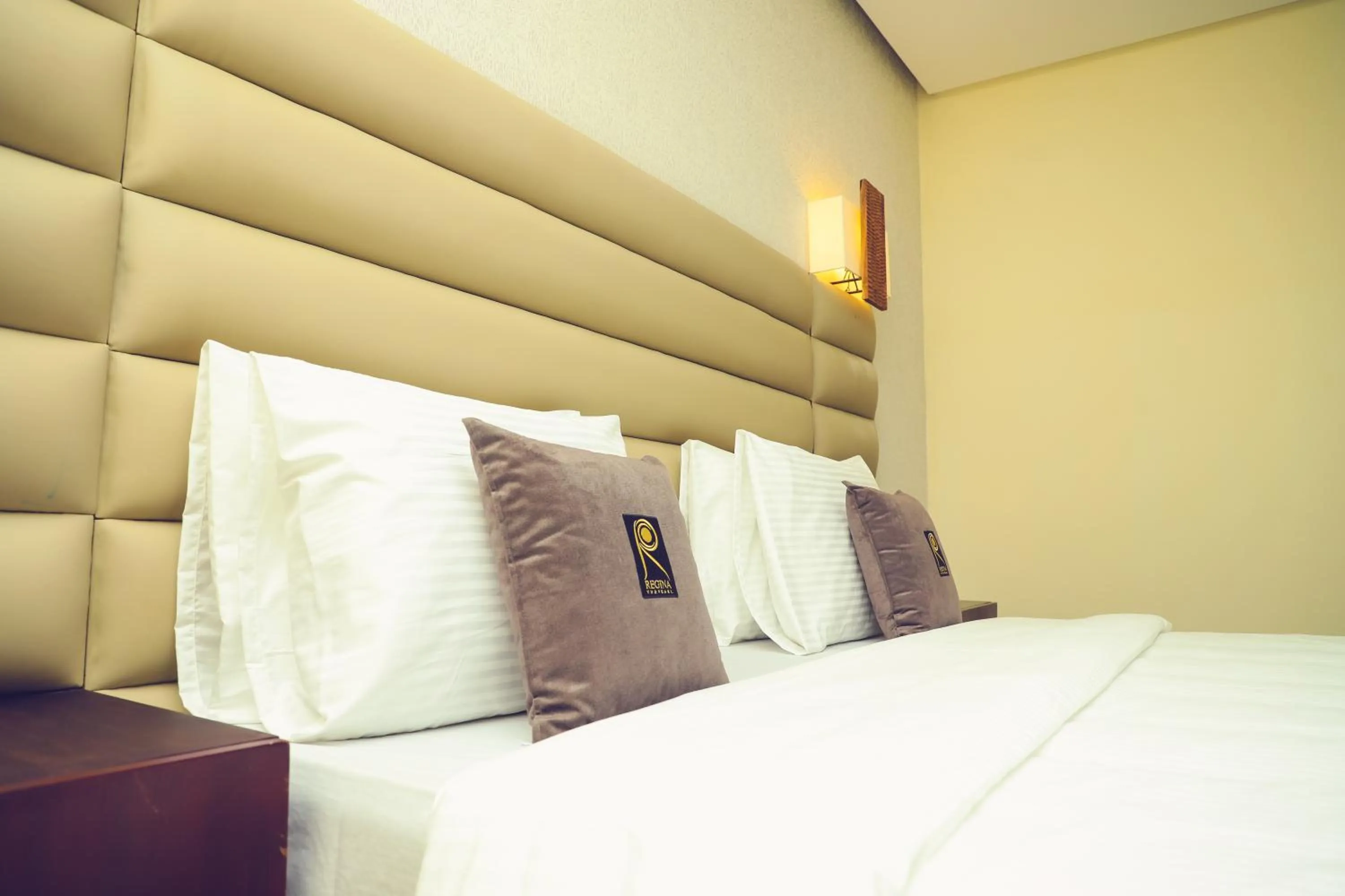 Bed in Hôtel Regina The Pearl