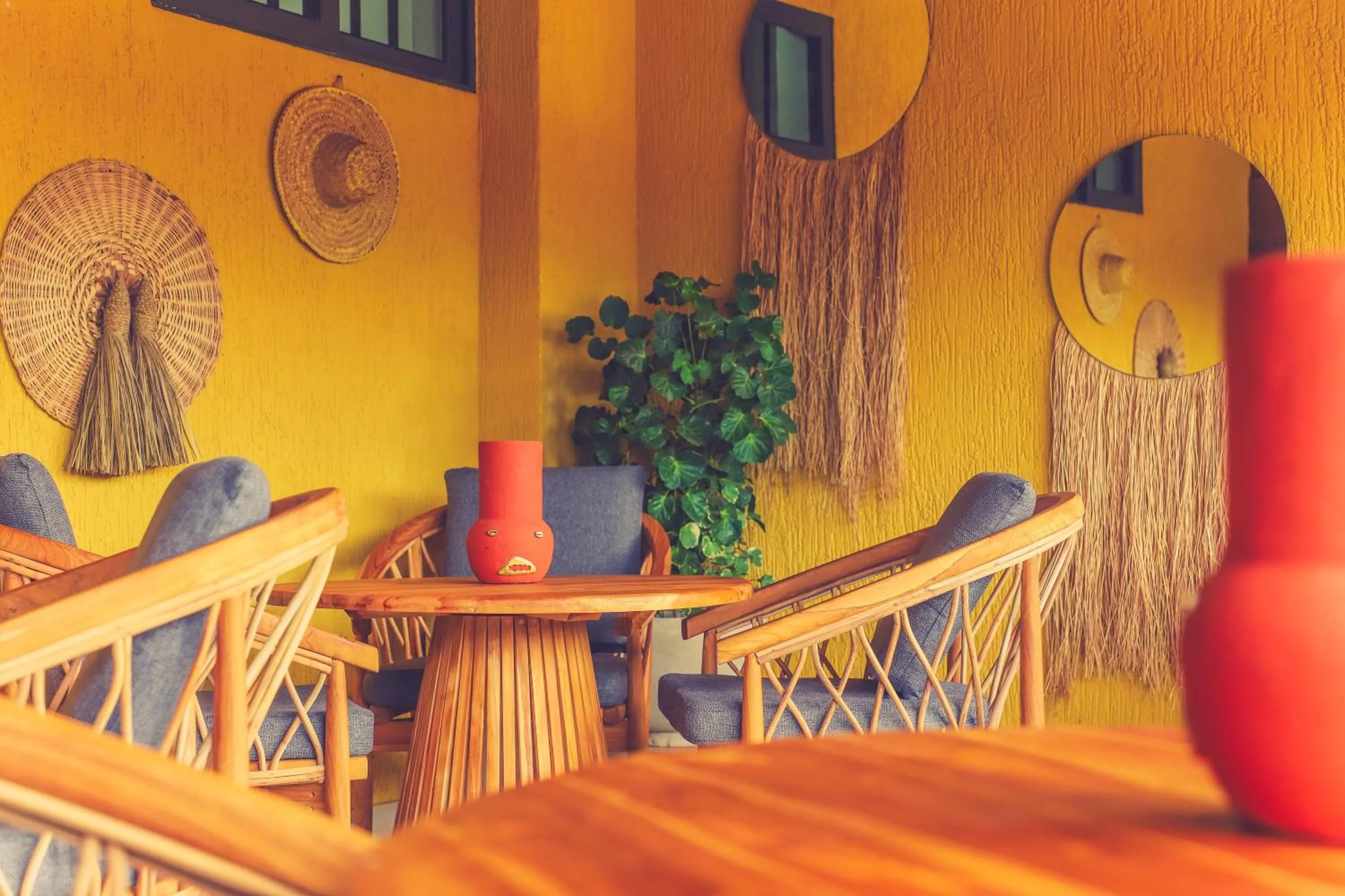 Restaurant/places to eat in Hôtel Regina The Pearl