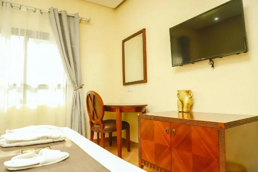 Standard Double Room in Hôtel Regina The Pearl Standard Double Room in Hôtel Regina The Pearl