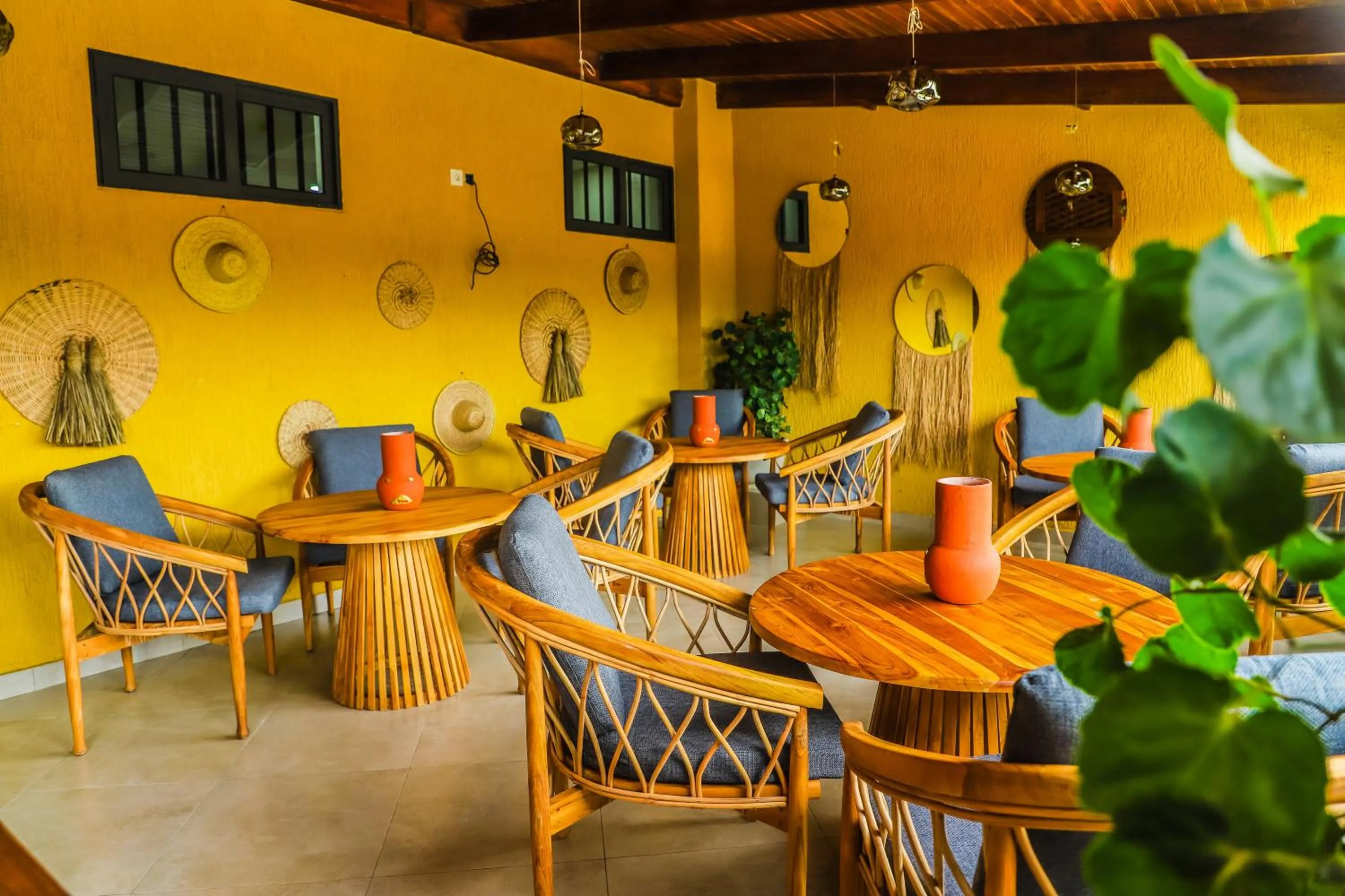 Restaurant/places to eat in Hôtel Regina The Pearl