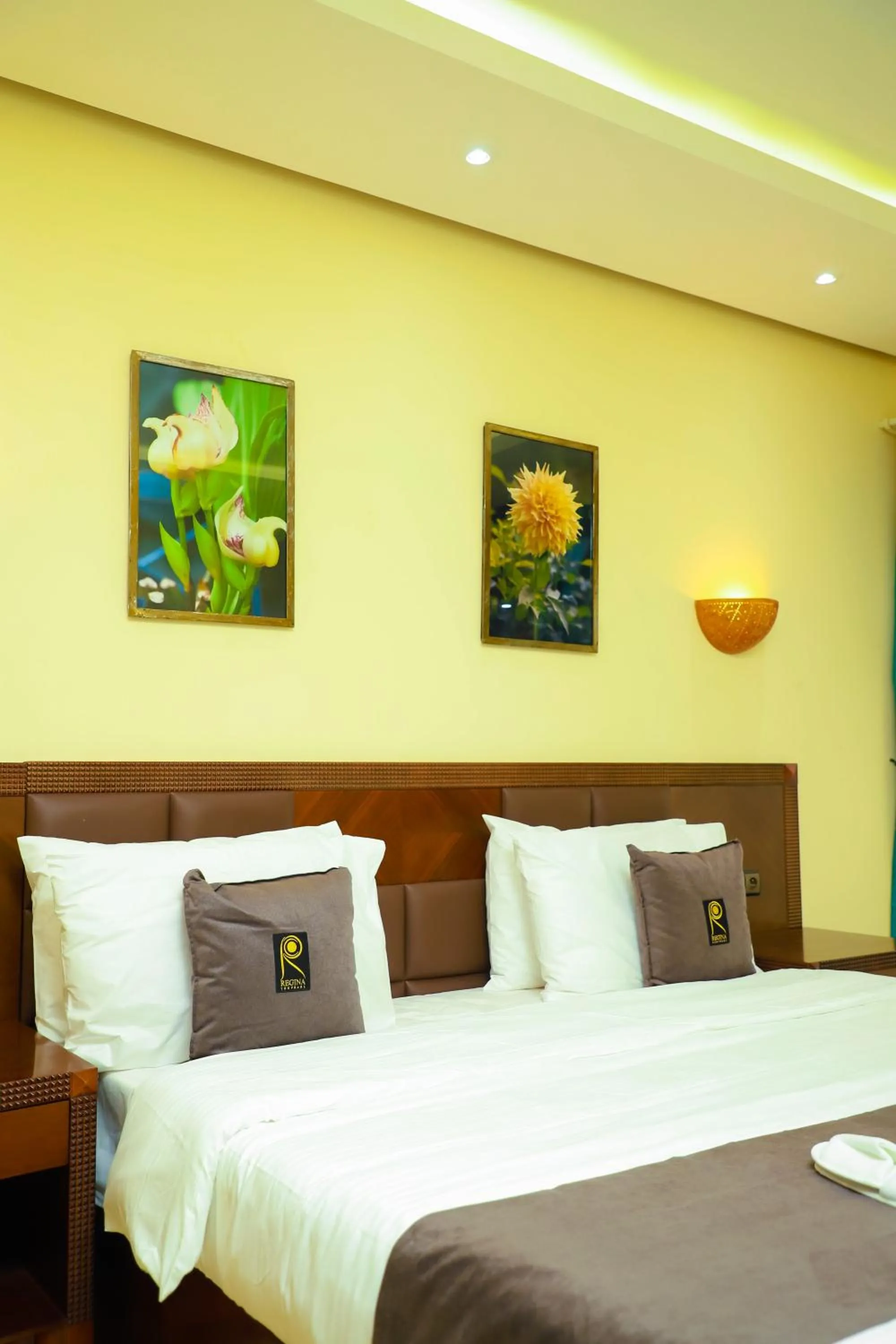 Bed in Hôtel Regina The Pearl