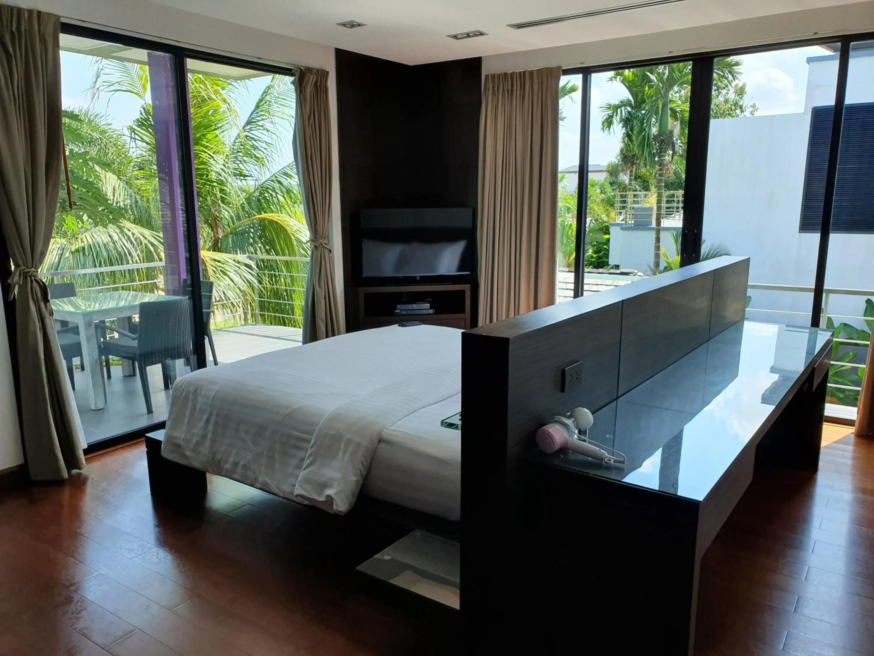 Bed in Eden Villa Phuket