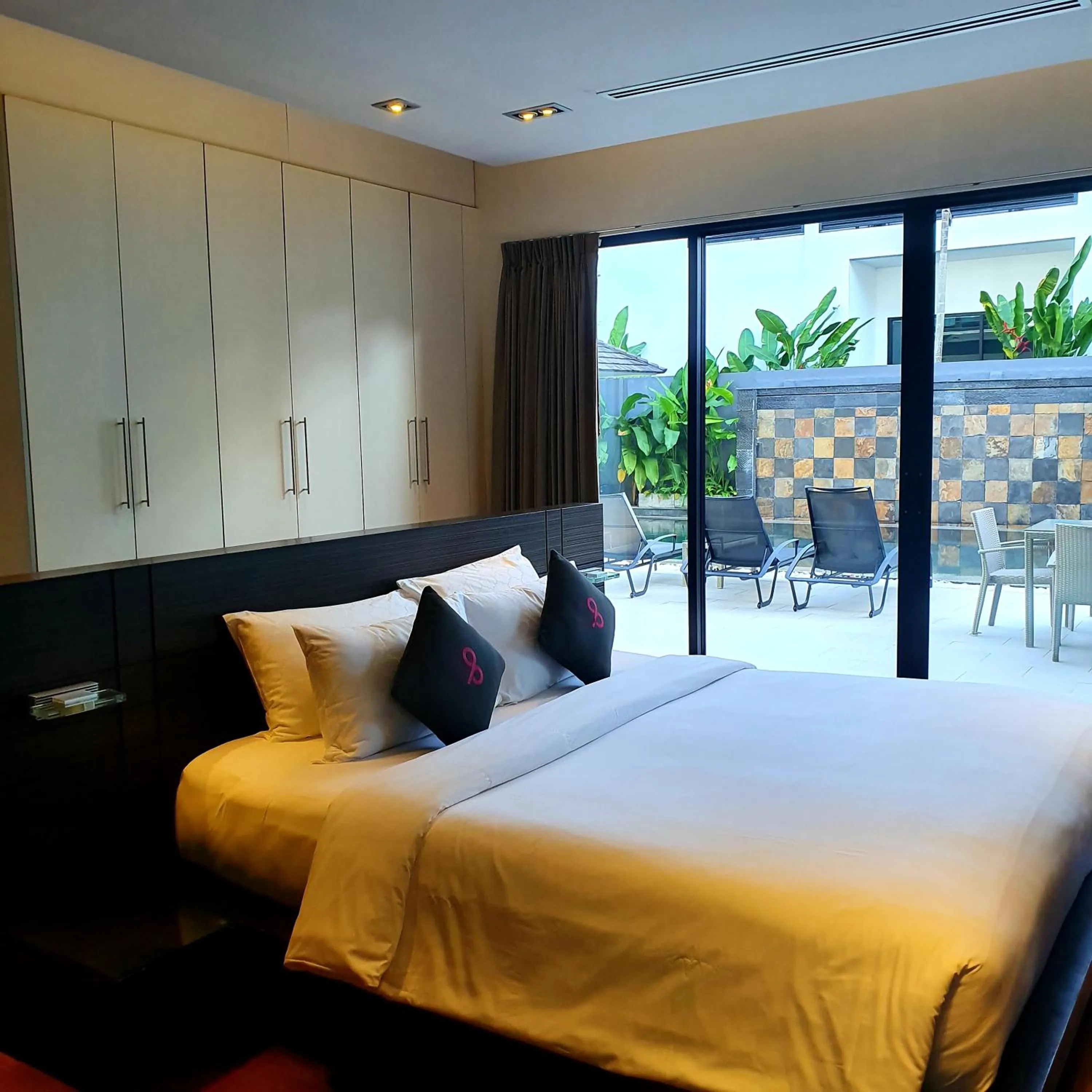 Bed in Eden Villa Phuket