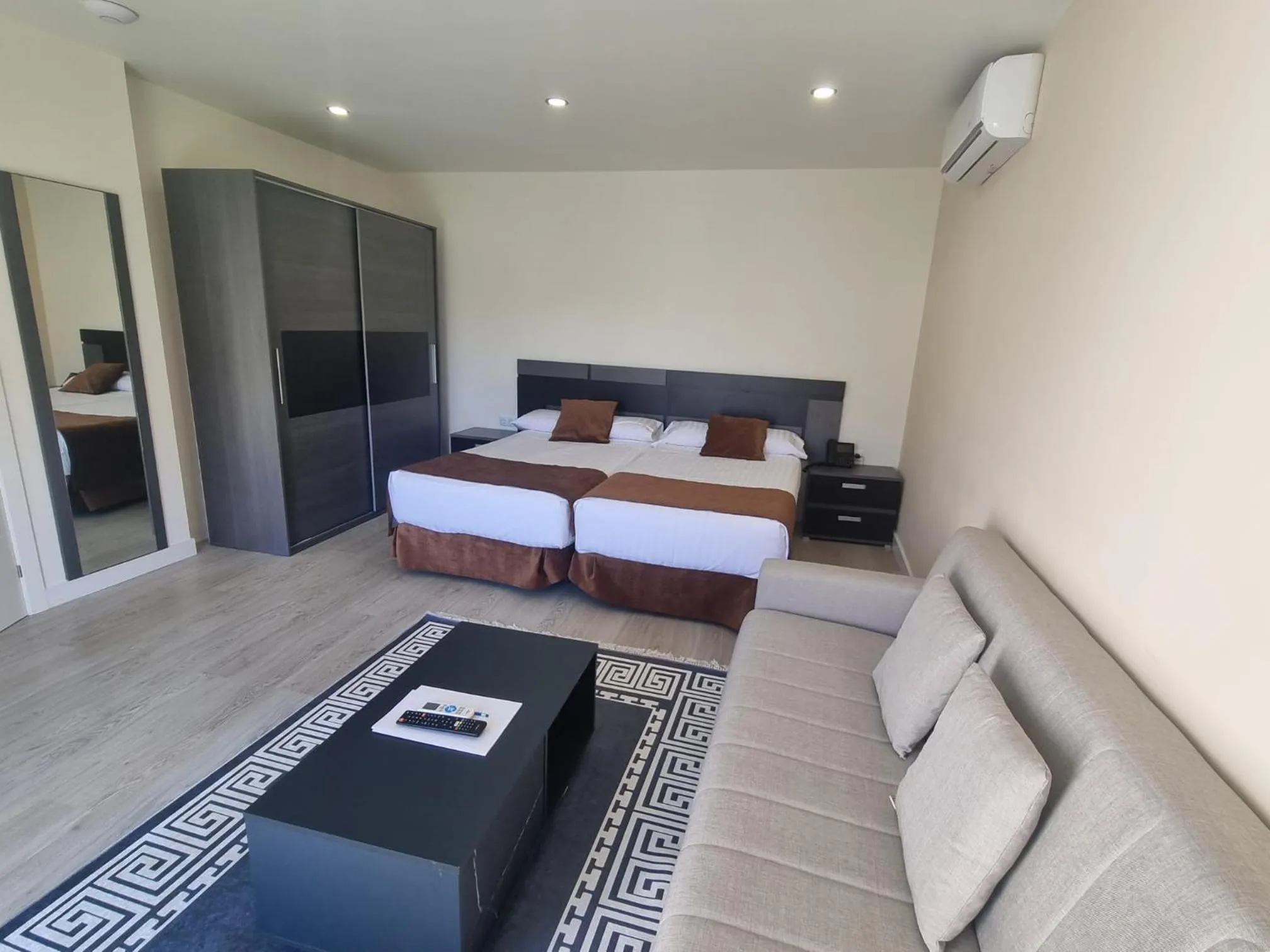 Bedroom, Bed in Hotel BH San Francisco Alicante