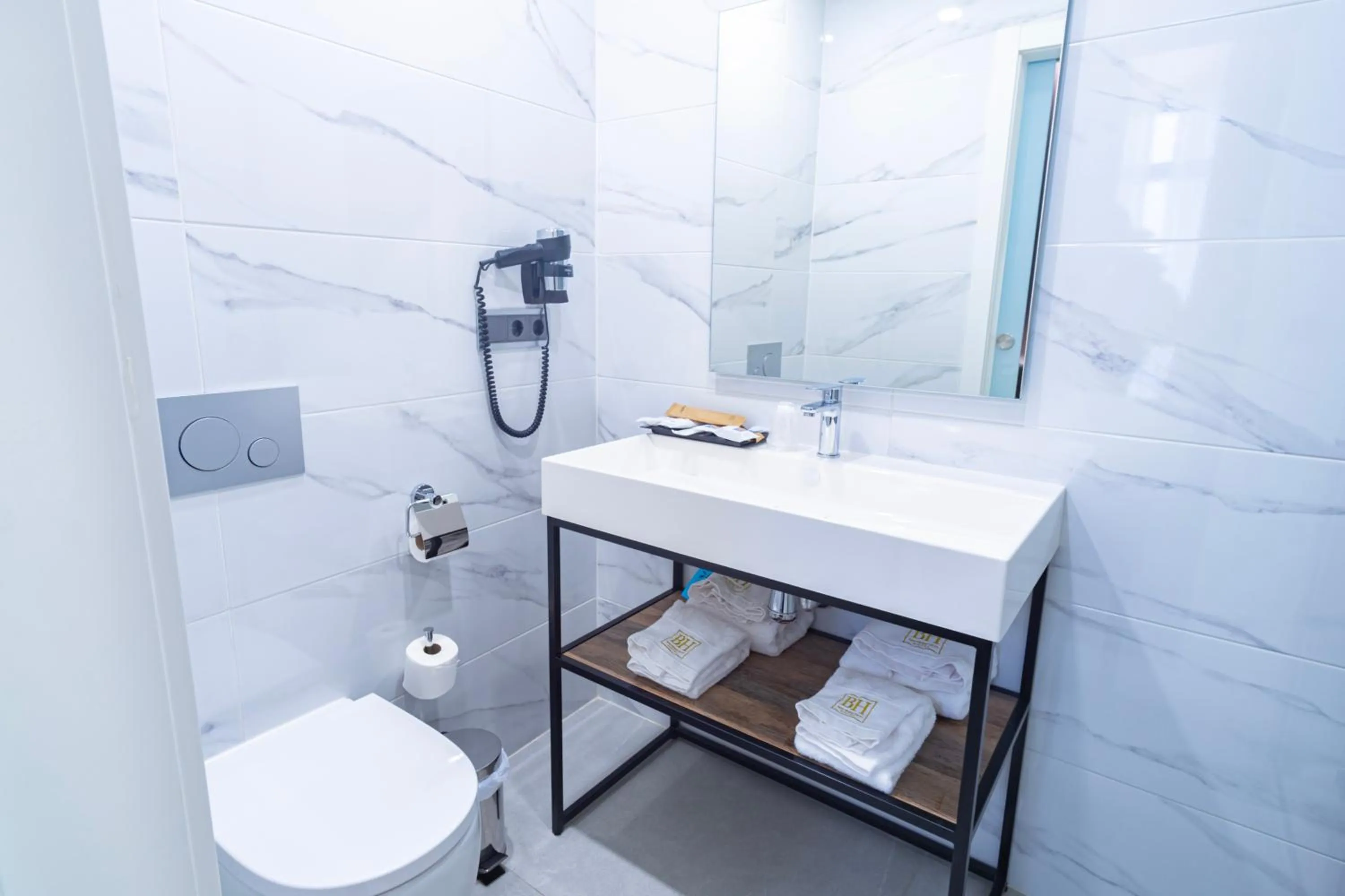 Toilet in Hotel BH San Francisco Alicante