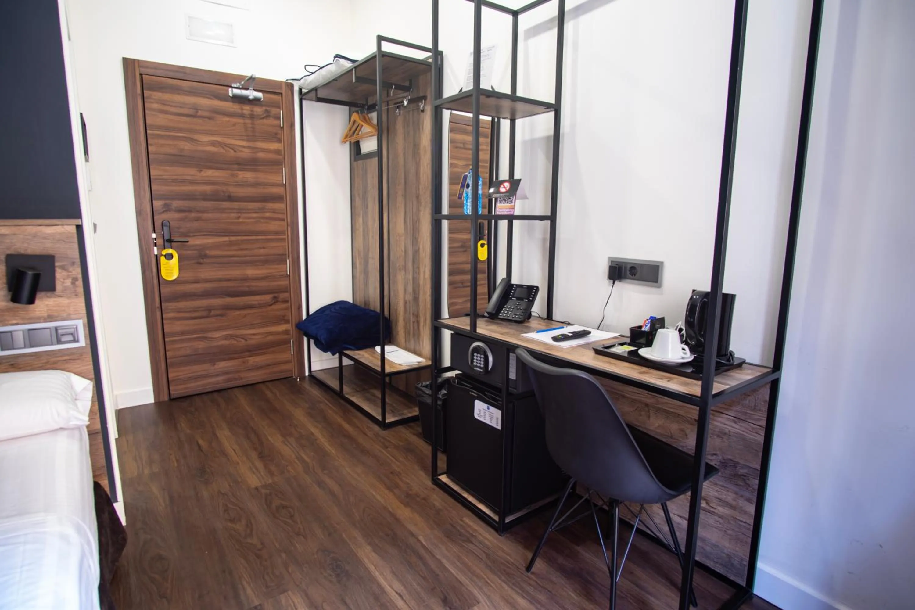 wardrobe in Hotel BH San Francisco Alicante