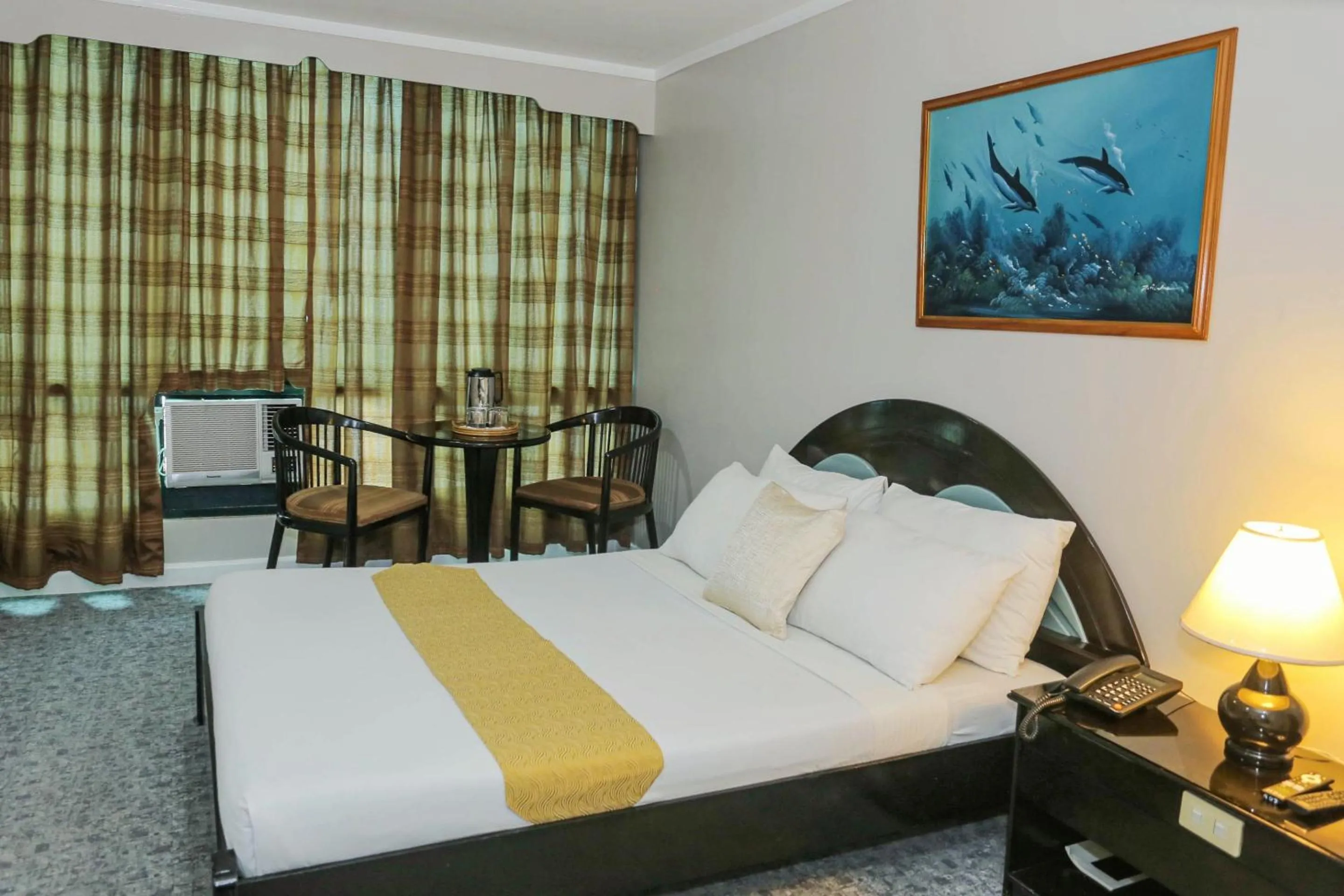 Bedroom, Bed in Holiday Plaza Hotel - Cebu