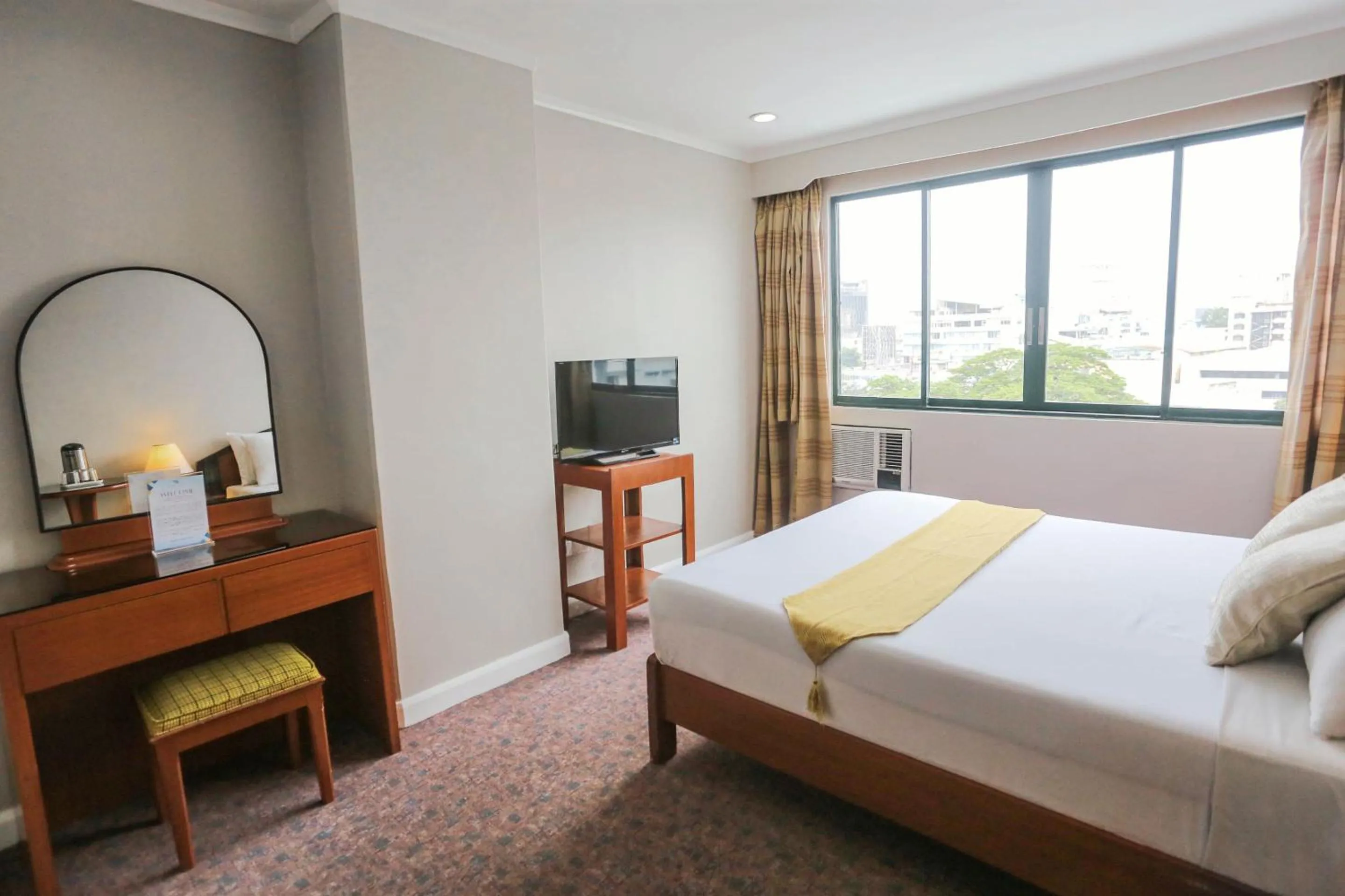 Bedroom, Bed in Holiday Plaza Hotel - Cebu