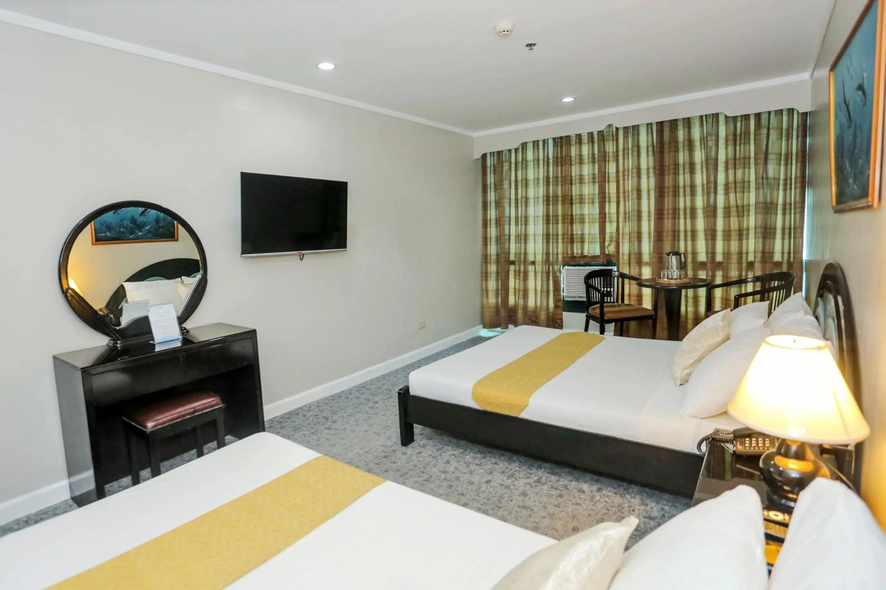 Bedroom, Bed in Holiday Plaza Hotel - Cebu
