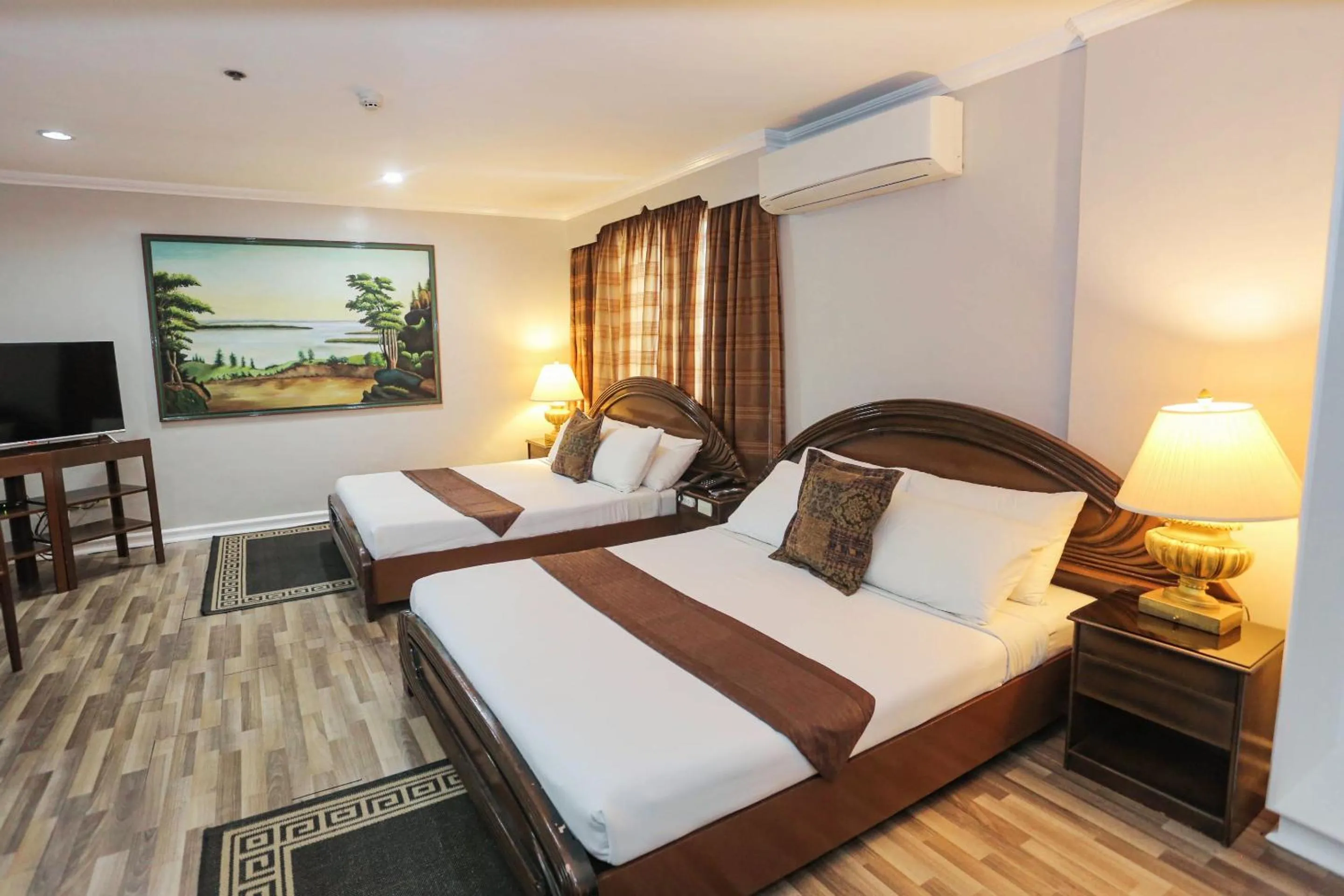 Bedroom, Bed in Holiday Plaza Hotel - Cebu