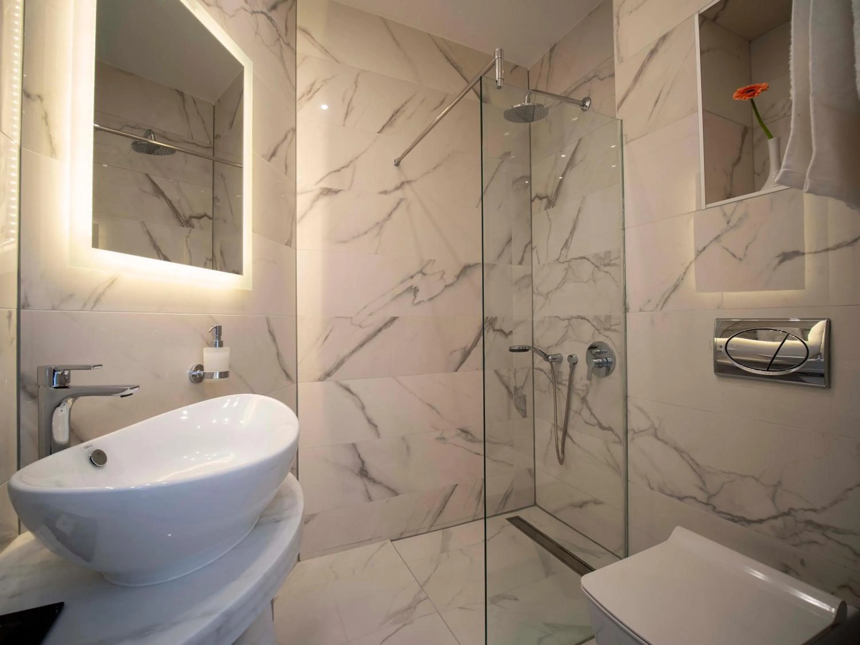 Shower in The Moon Boutique Hotel