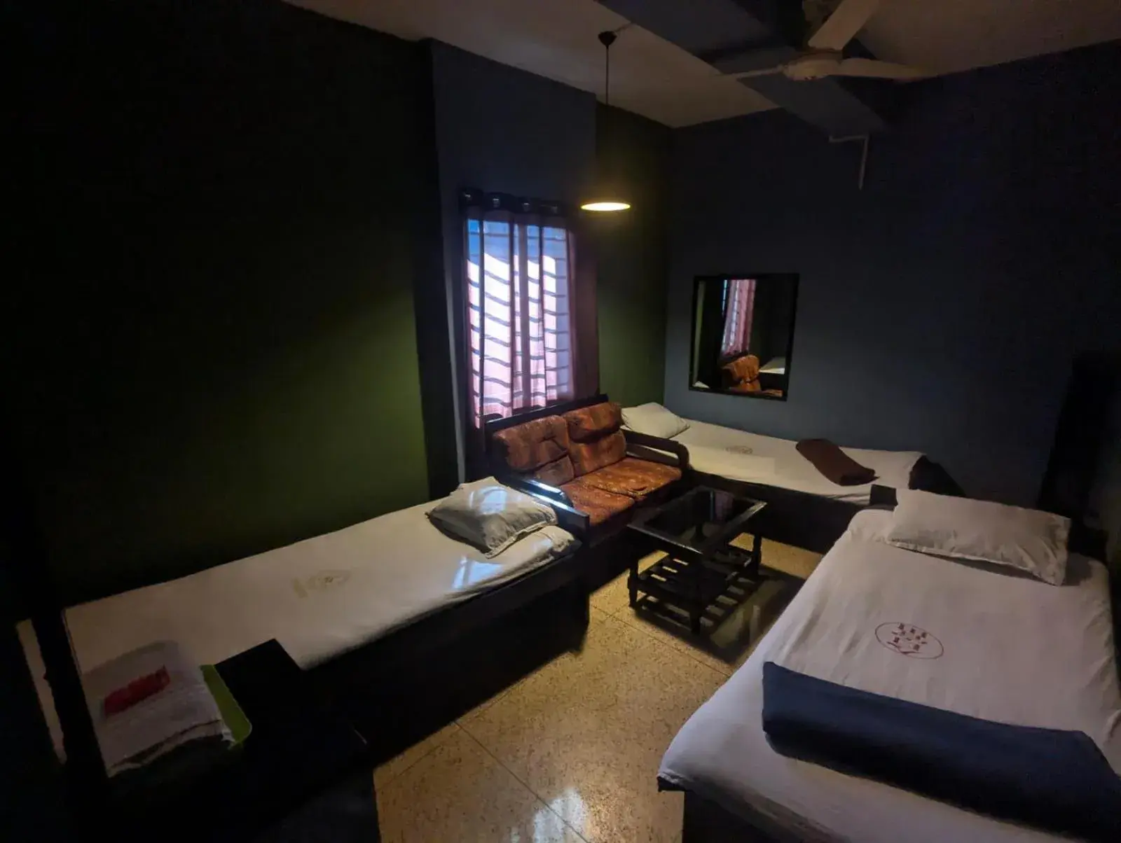 Budget Triple Room in Hotel Hoque Tower International Budget Triple Room in Hotel Hoque Tower International