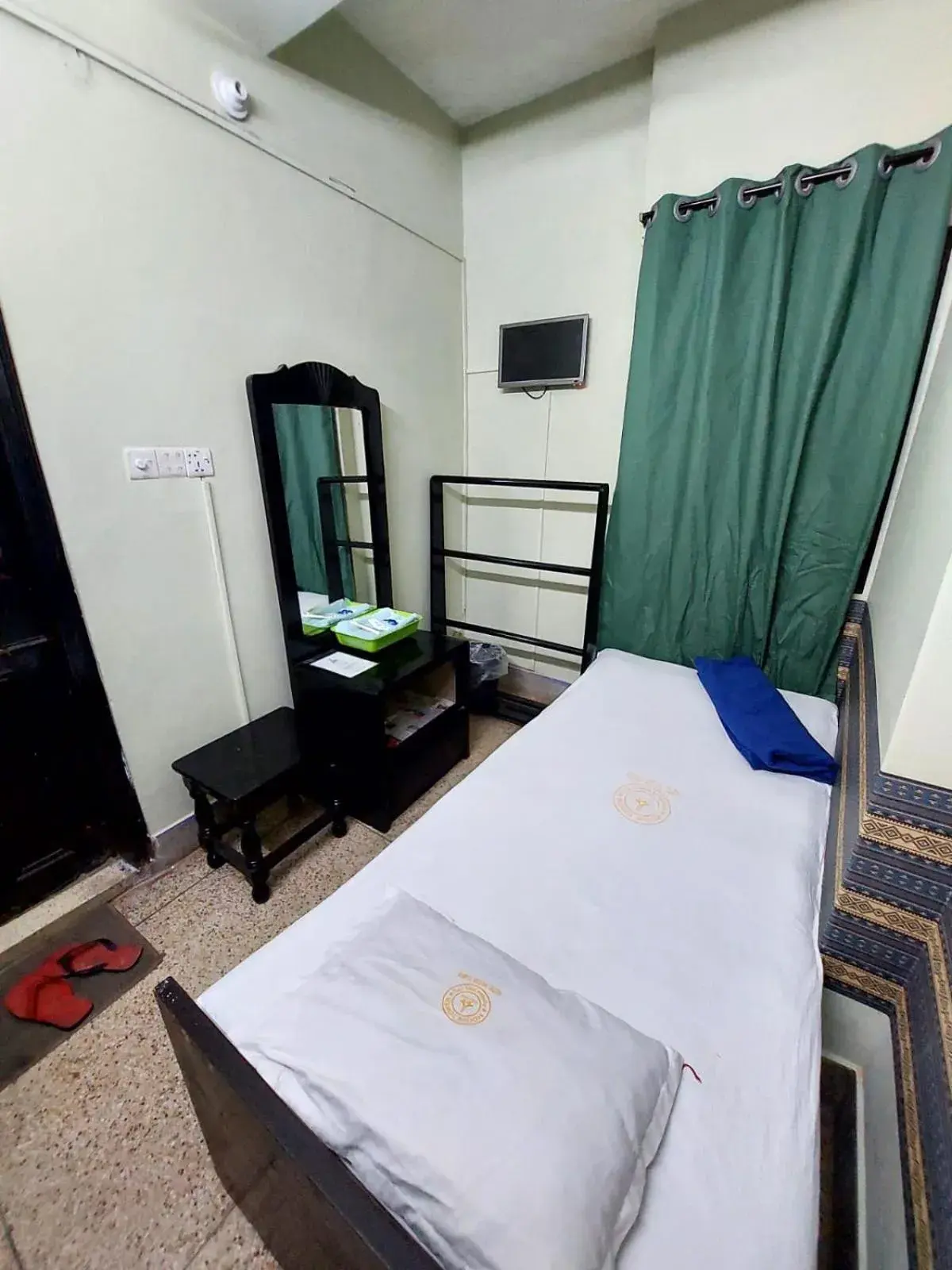 Budget Single Room - single occupancy in Hotel Hoque Tower International Budget Single Room - single occupancy in Hotel Hoque Tower International