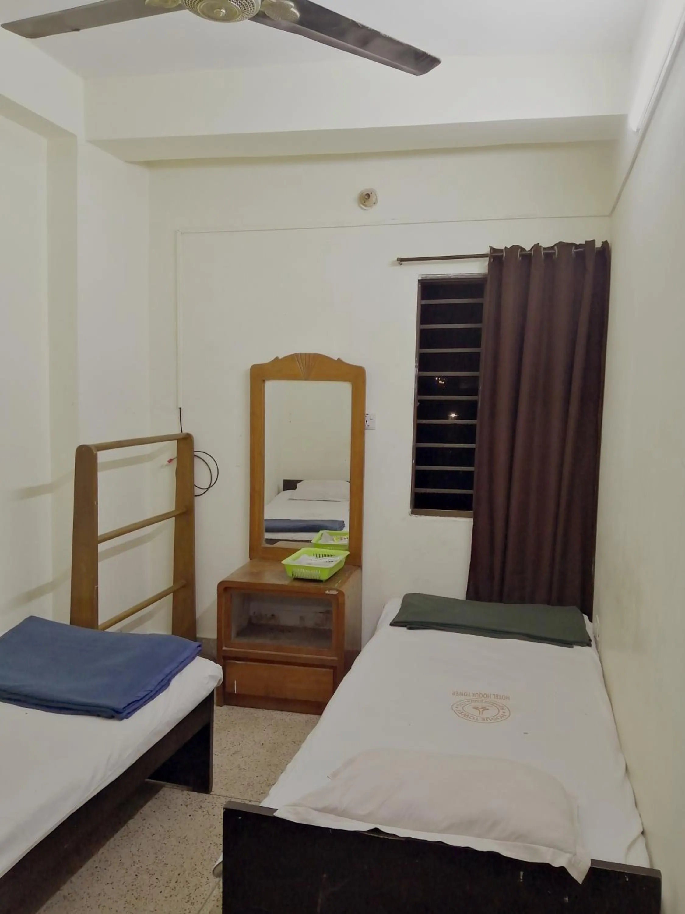 Photo of the whole room, Bed in Hotel Hoque Tower International