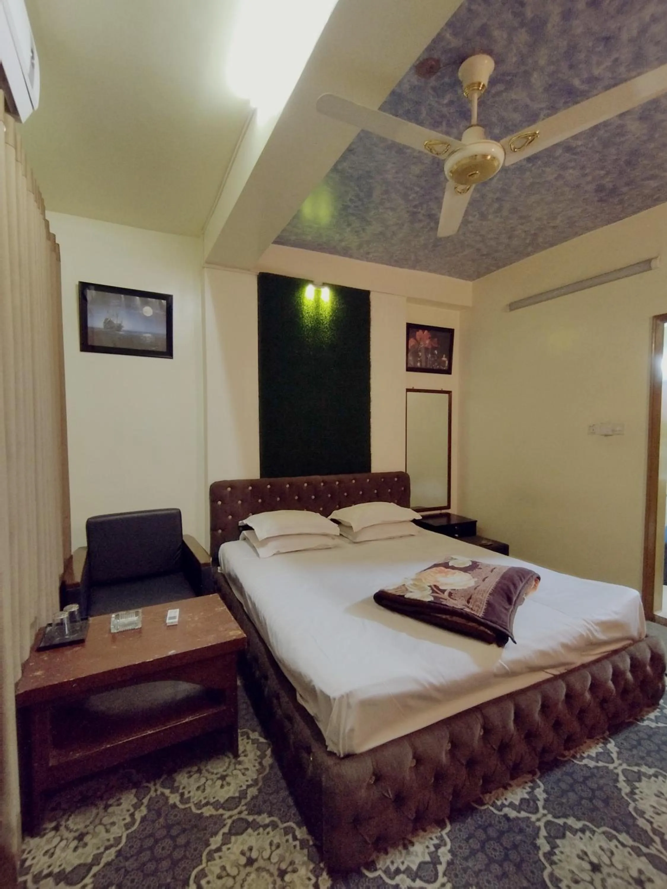 Bedroom, Bed in Hotel Hoque Tower International