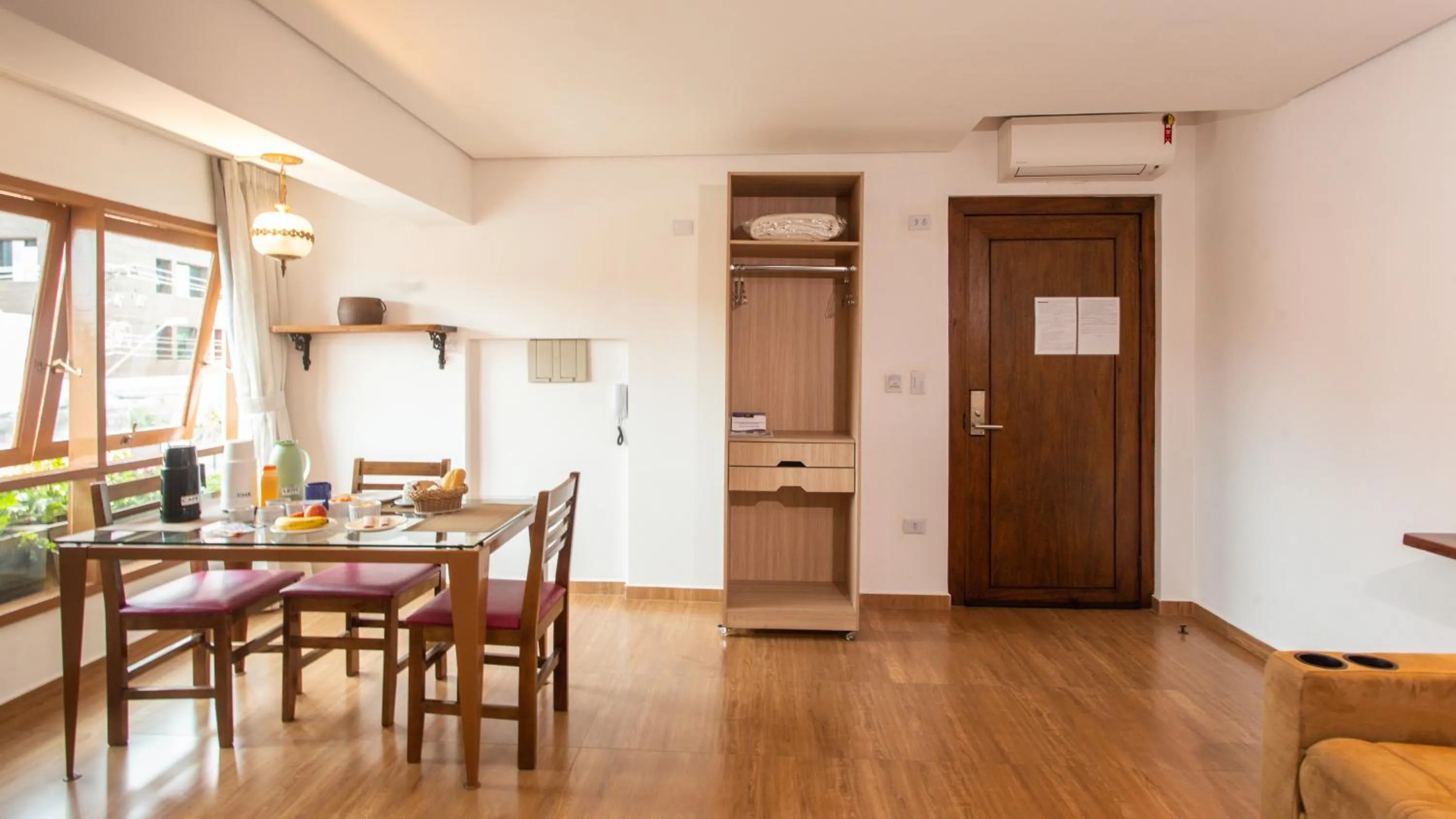 Dining area in Hotel Chalet Monet - Granja Vianna
