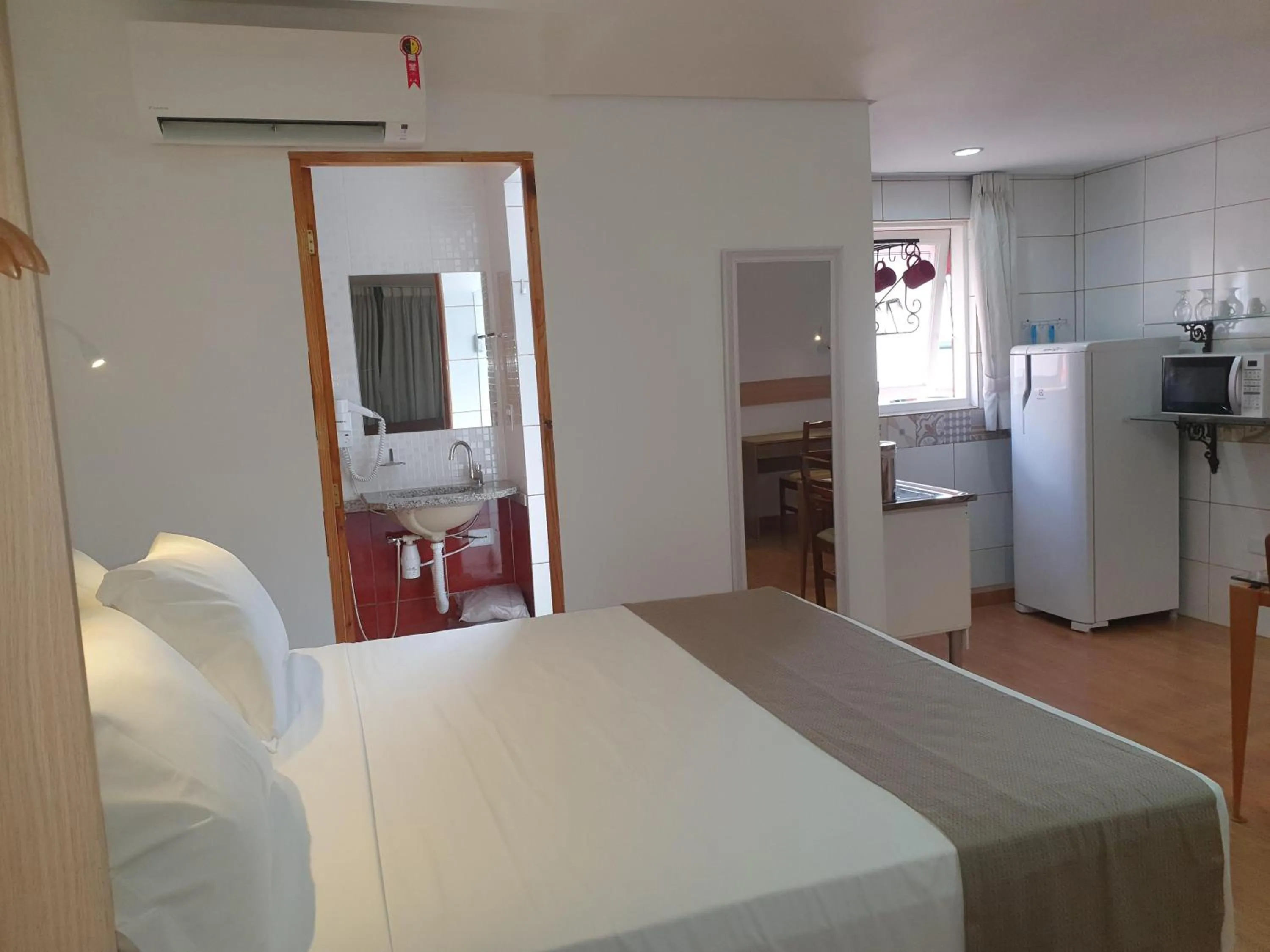 Photo of the whole room, Bed in Hotel Chalet Monet - Granja Vianna