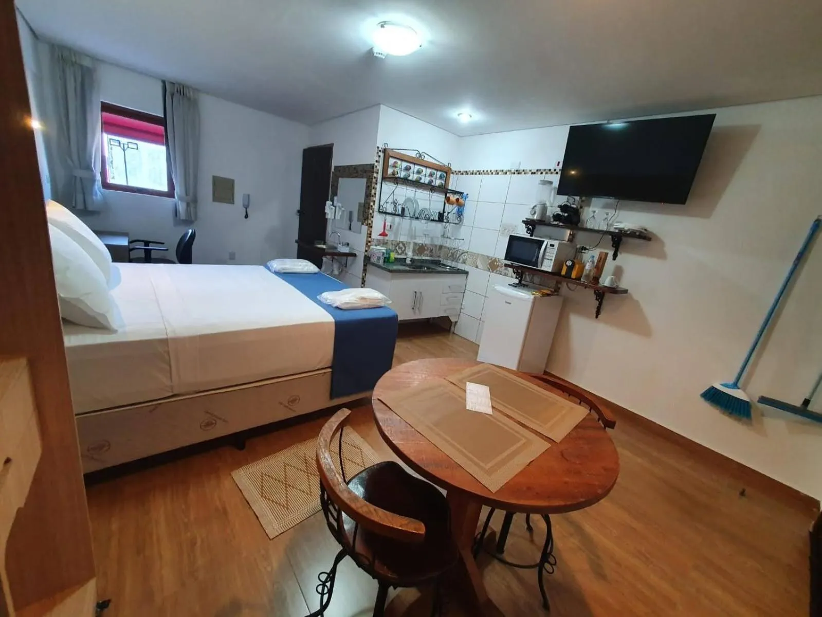 Photo of the whole room, Bed in Hotel Chalet Monet - Granja Vianna