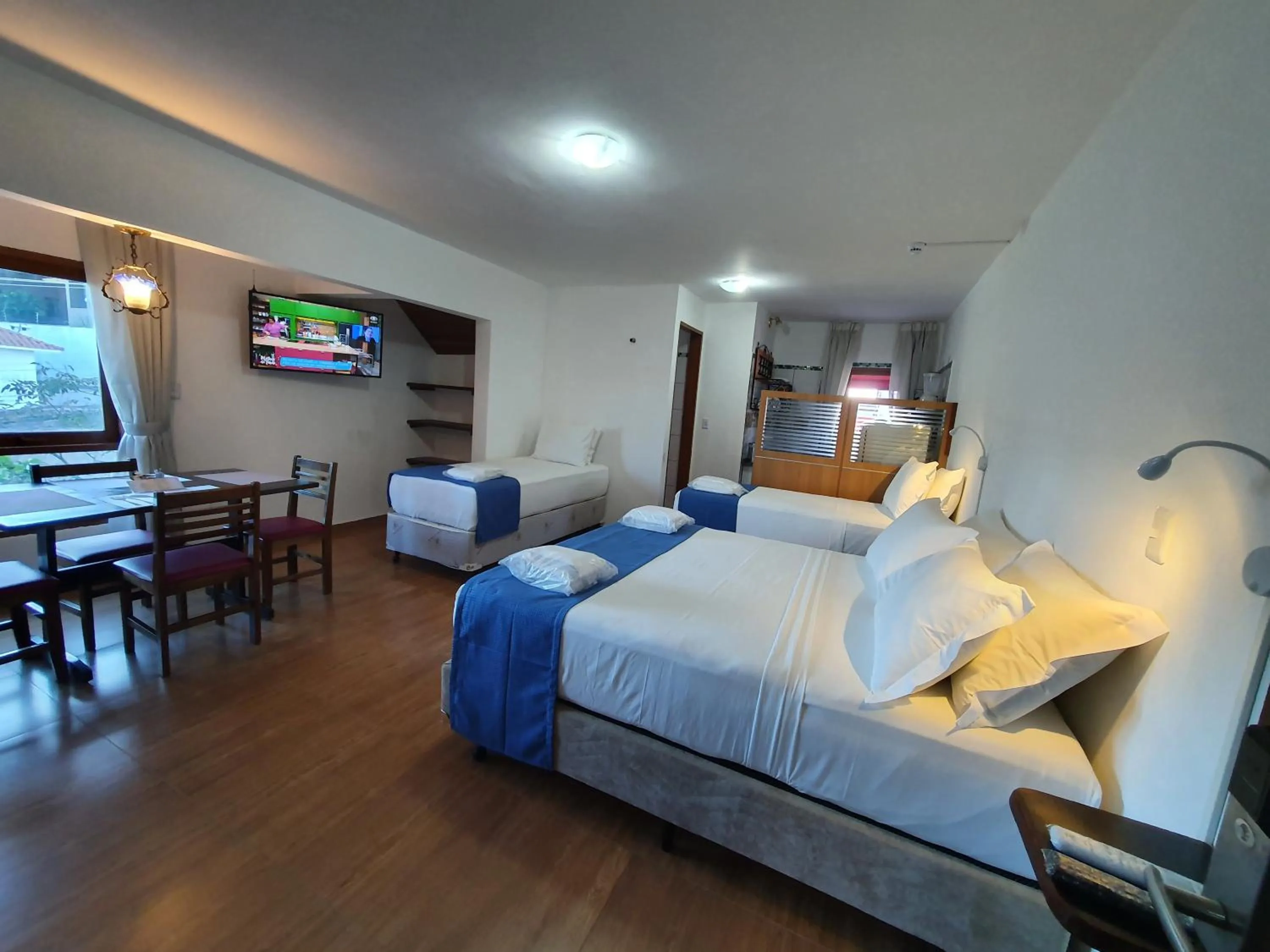 Photo of the whole room, Bed in Hotel Chalet Monet - Granja Vianna