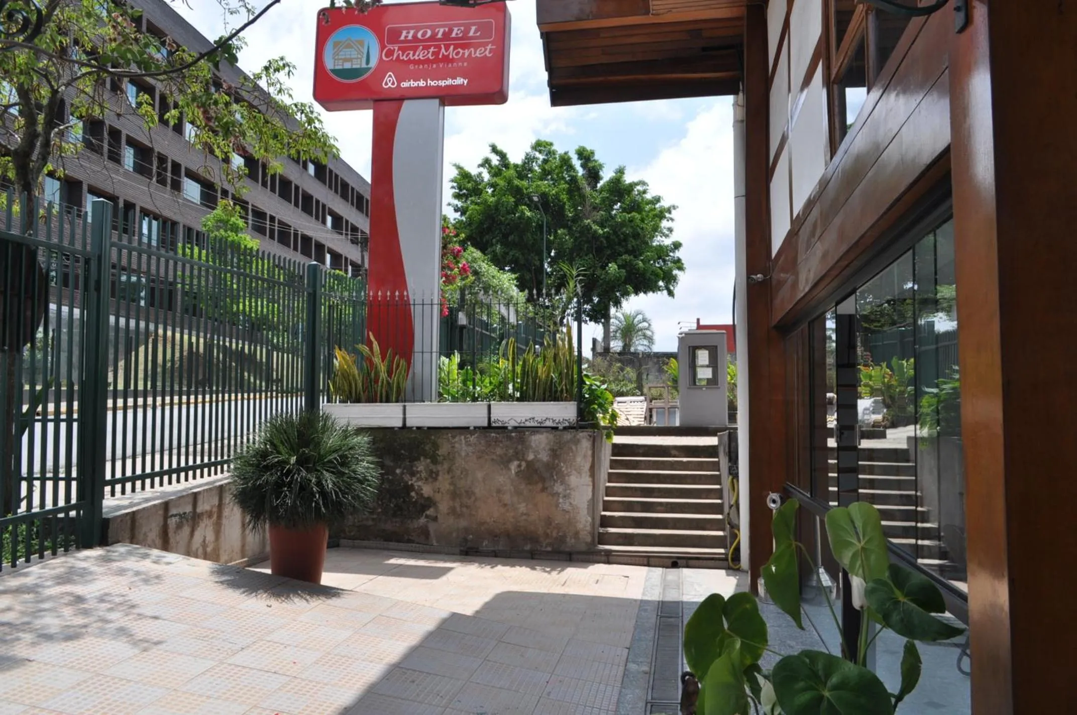 Facade/entrance in Hotel Chalet Monet - Granja Vianna