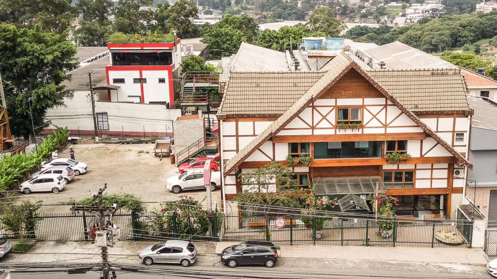 Property building in Hotel Chalet Monet - Granja Vianna