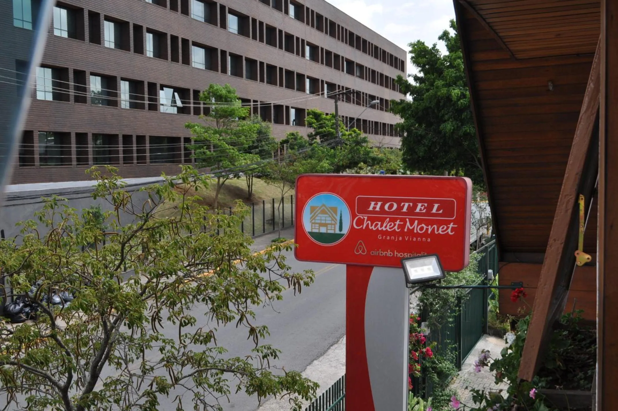 Property logo or sign in Hotel Chalet Monet - Granja Vianna